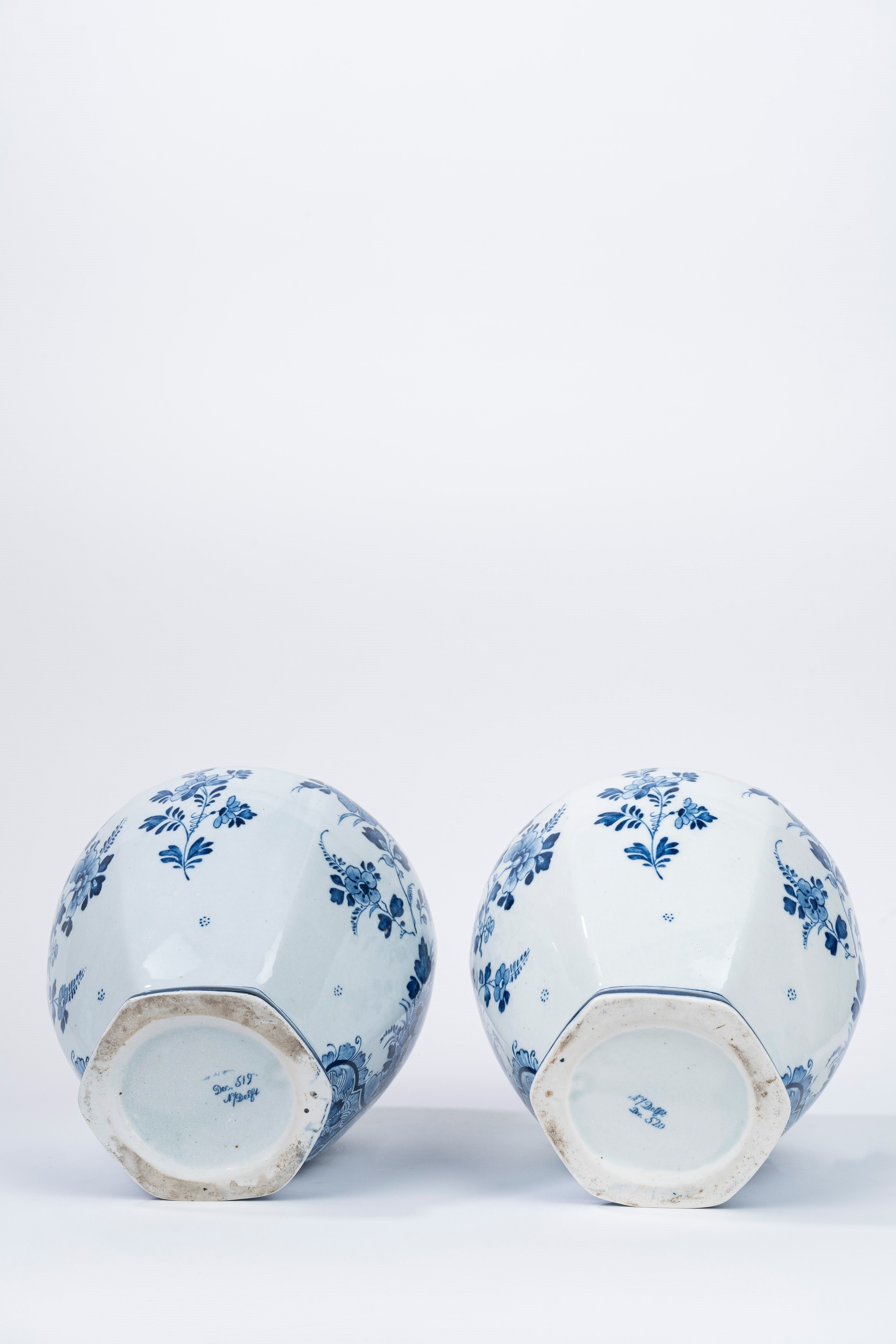 Due Vasi in Maiolica, Manifattura di Delft