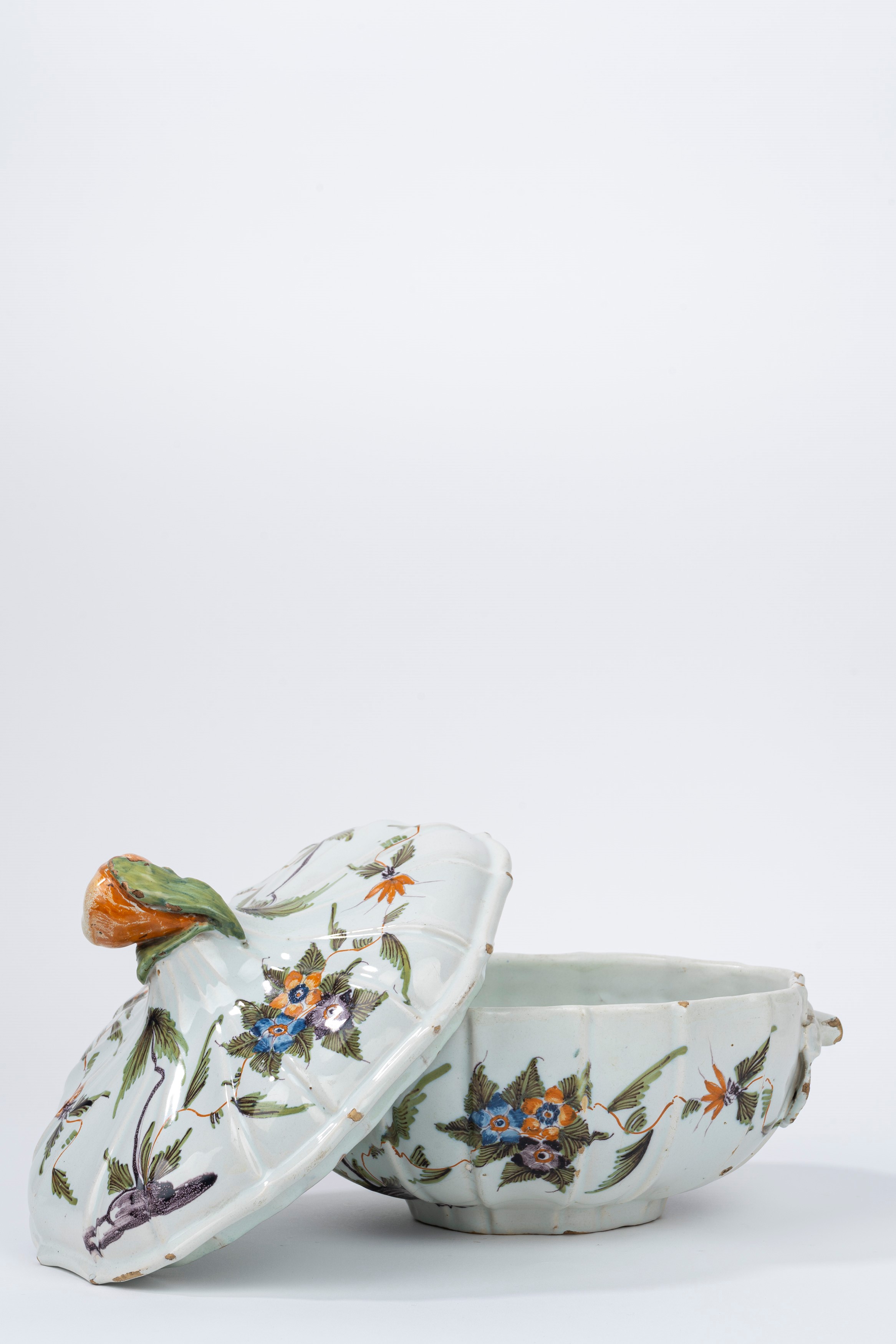 Zuppiera in Maiolica con Coperchio, Manifattura Veneta Secolo XVIII