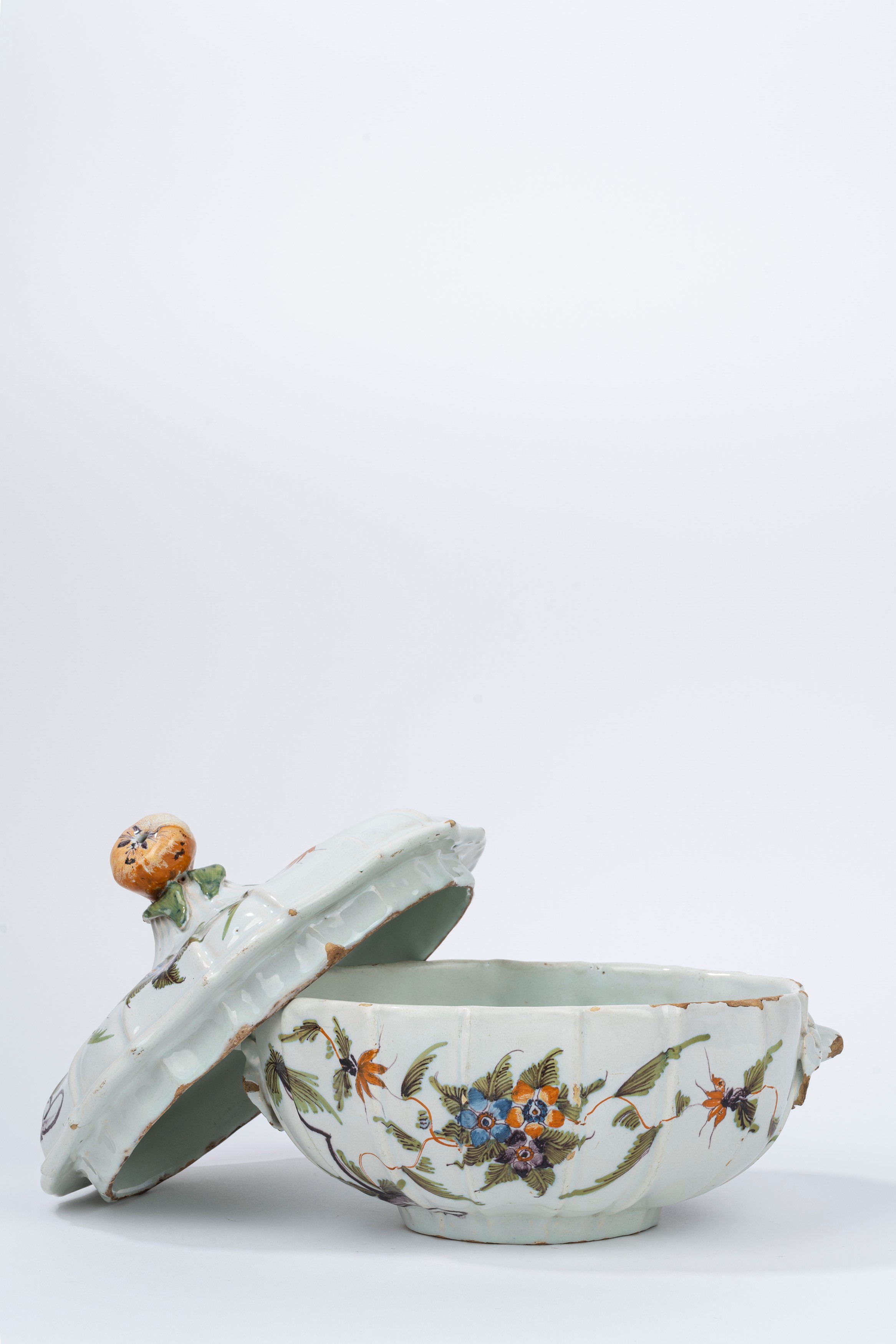 Zuppiera in Maiolica con Coperchio, Manifattura Veneta Secolo XVIII