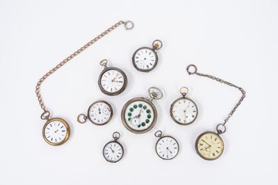 Lotto di 9 Orologi da Tasca in Metalli Diversi, Fine Secolo XIX - Inizi Secolo XX