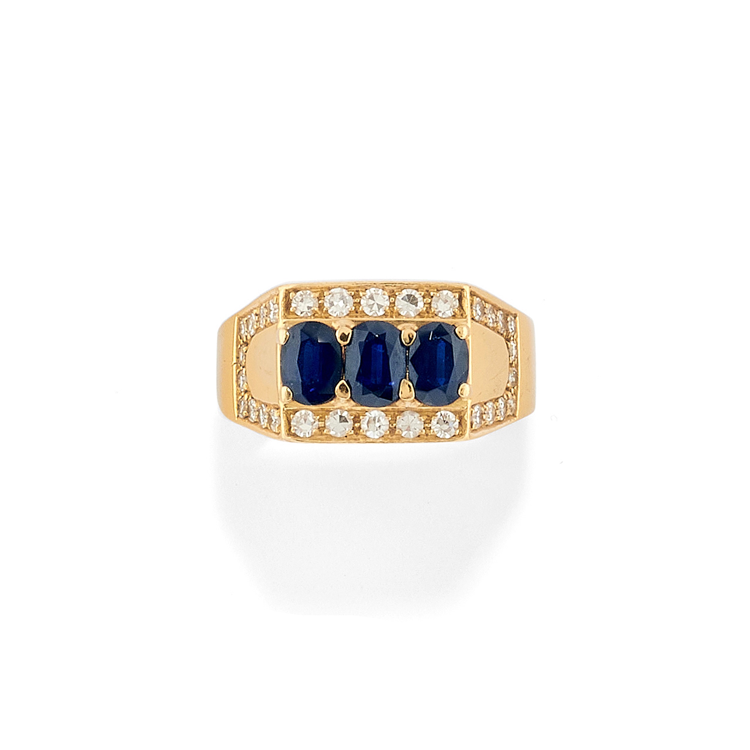 Due anelli con pietre di colore