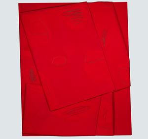 Rosso su rosso piegato