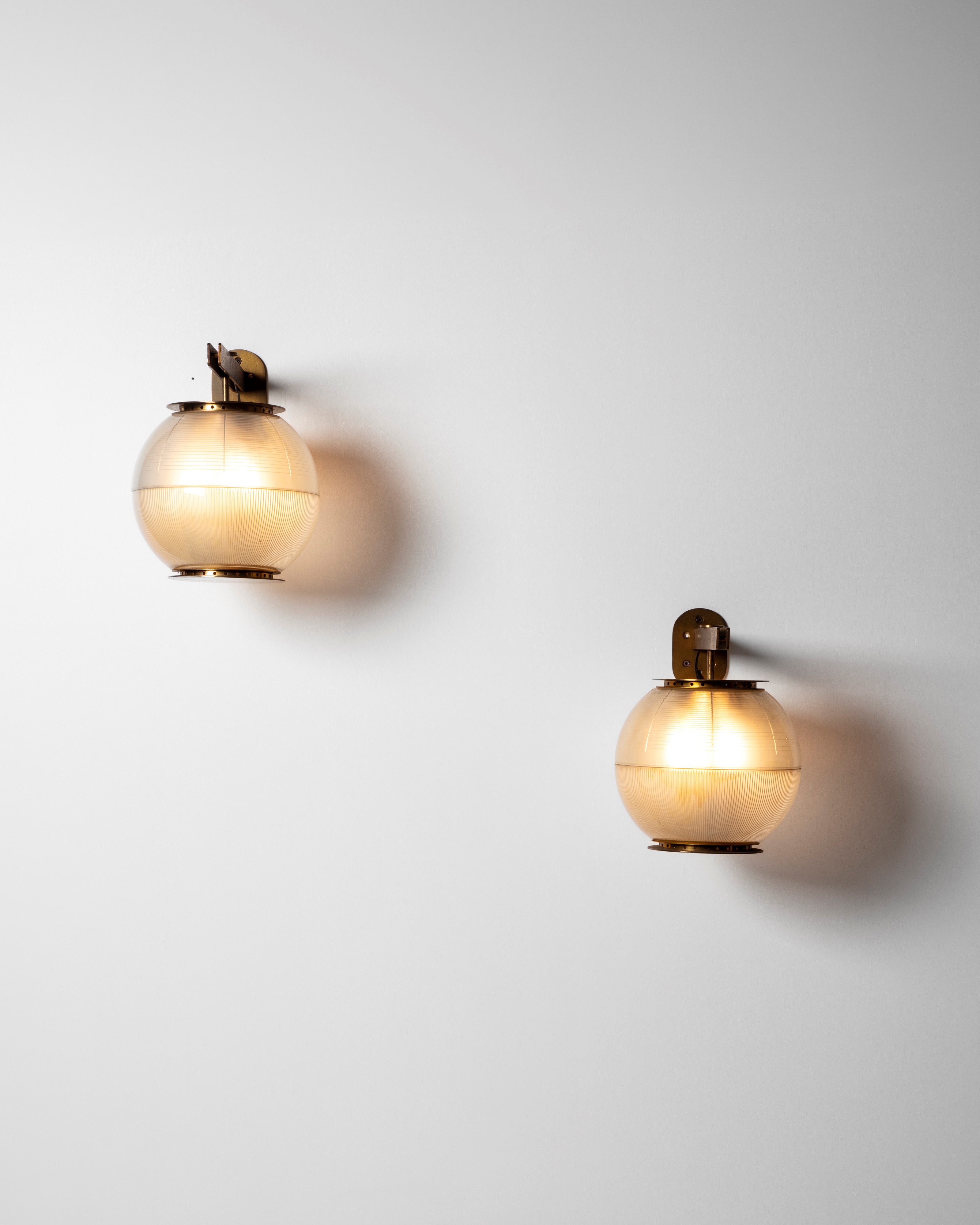 Coppia di lampade a parete, modello no. LP7