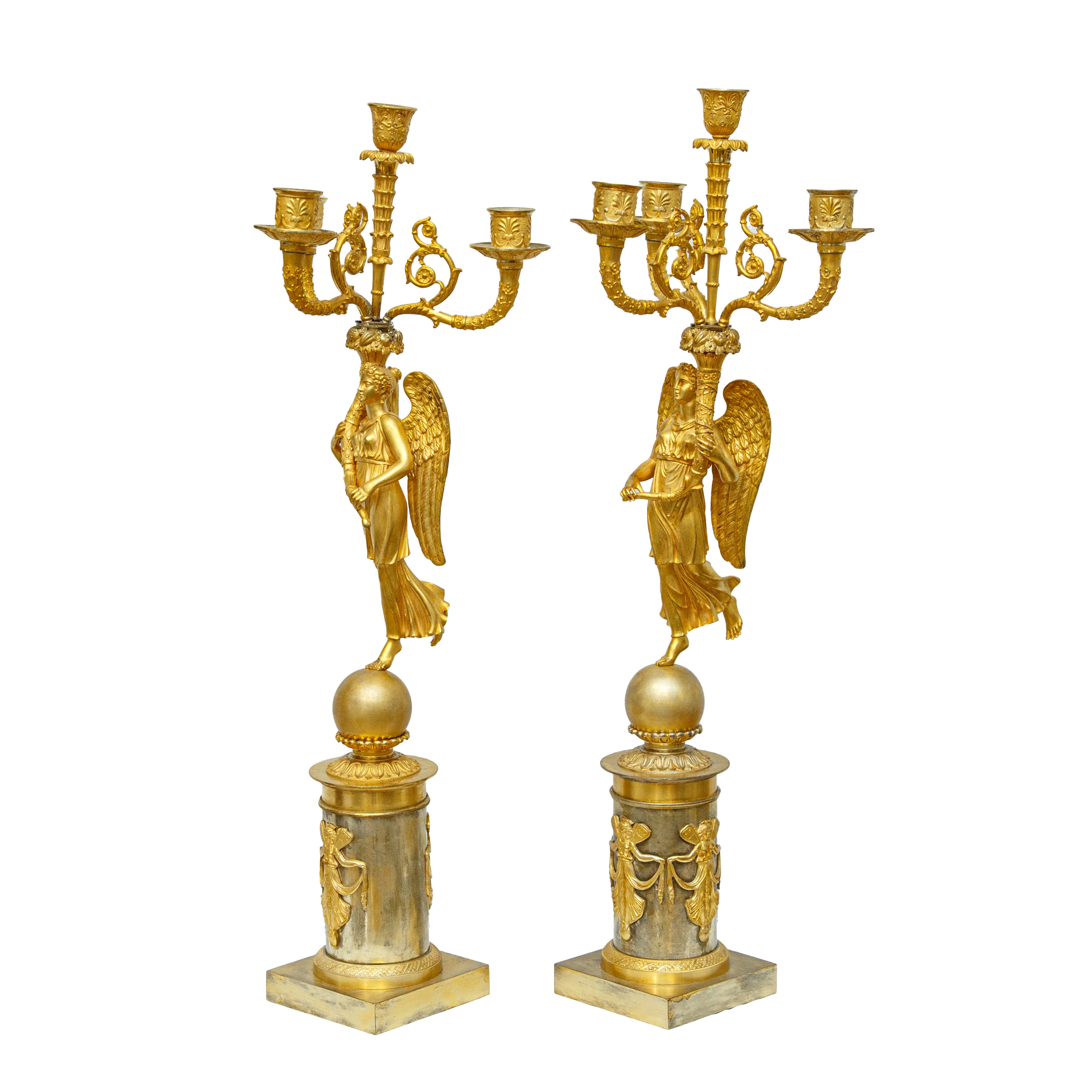 Coppia di Candelabri a Quattro Luci in Bronzo Dorato. Francia, Secolo XIX
