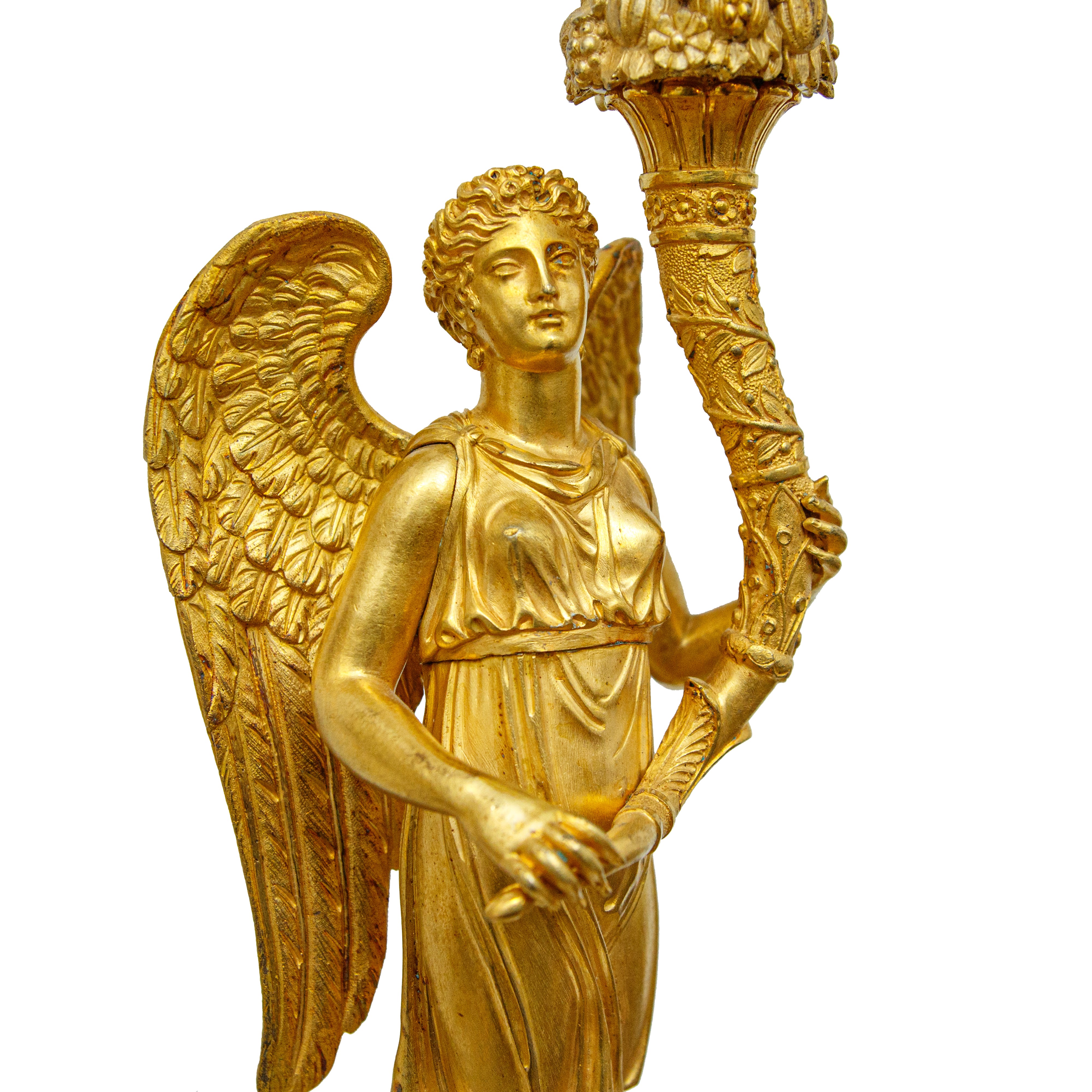 Coppia di Candelabri a Quattro Luci in Bronzo Dorato. Francia, Secolo XIX