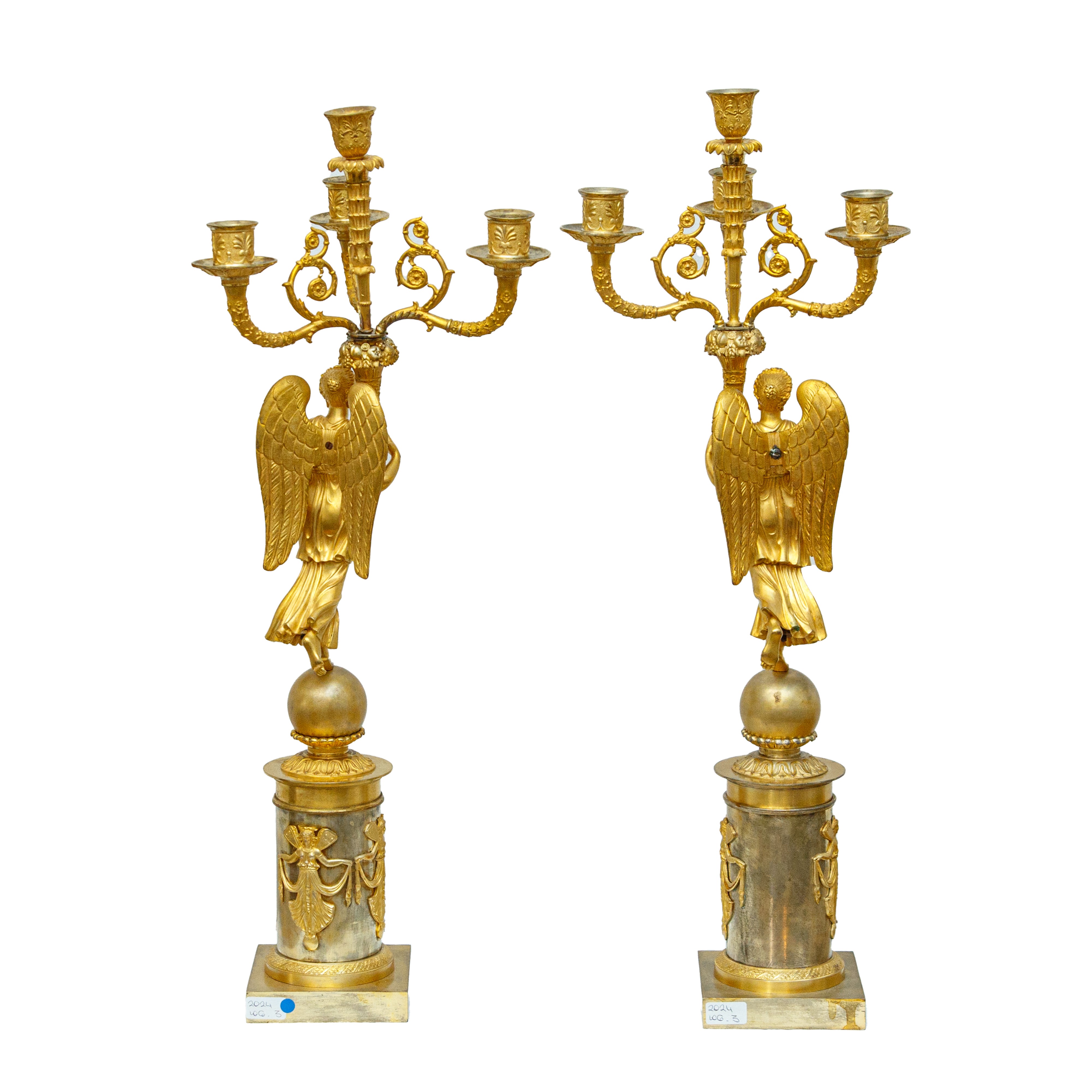 Coppia di Candelabri a Quattro Luci in Bronzo Dorato. Francia, Secolo XIX