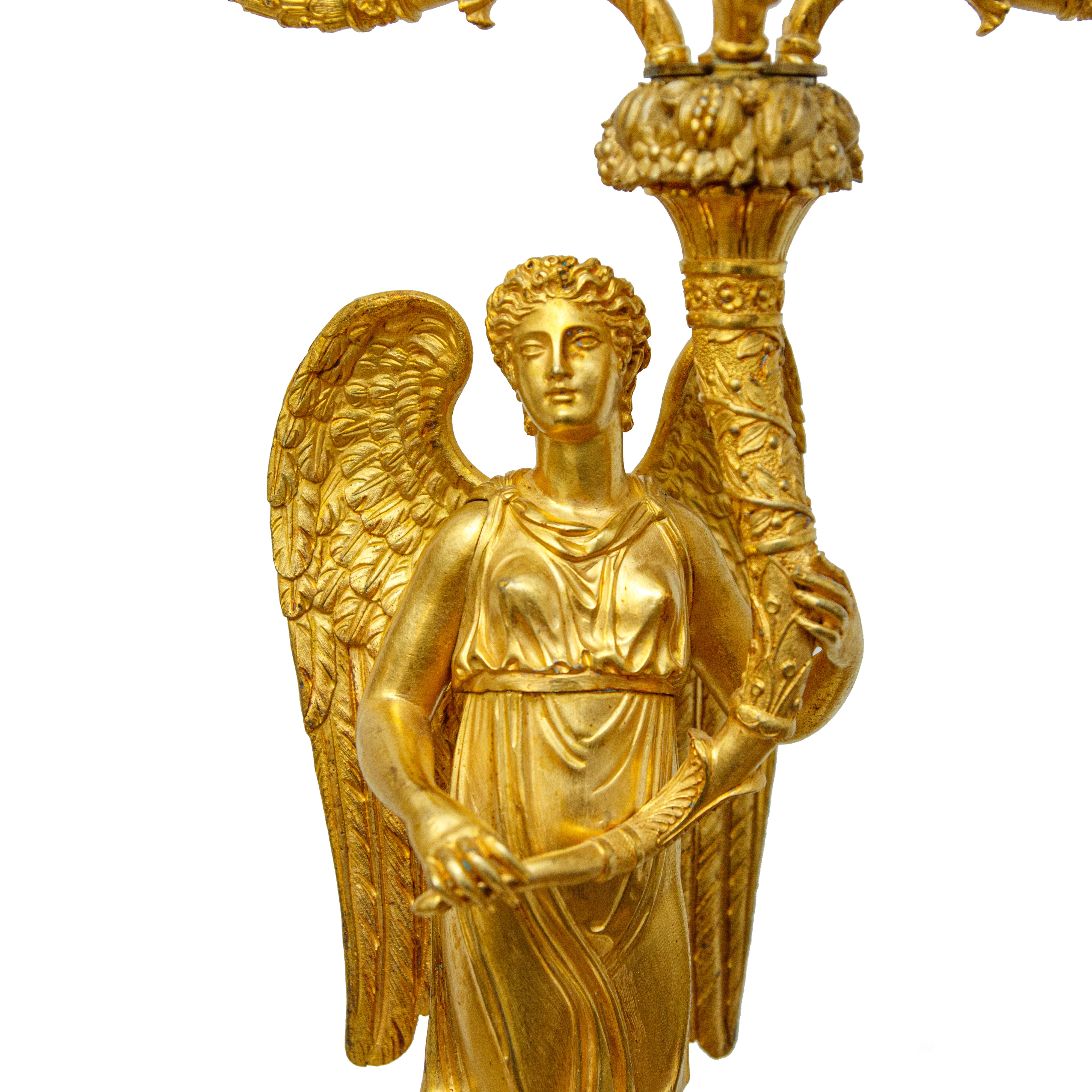 Coppia di Candelabri a Quattro Luci in Bronzo Dorato. Francia, Secolo XIX
