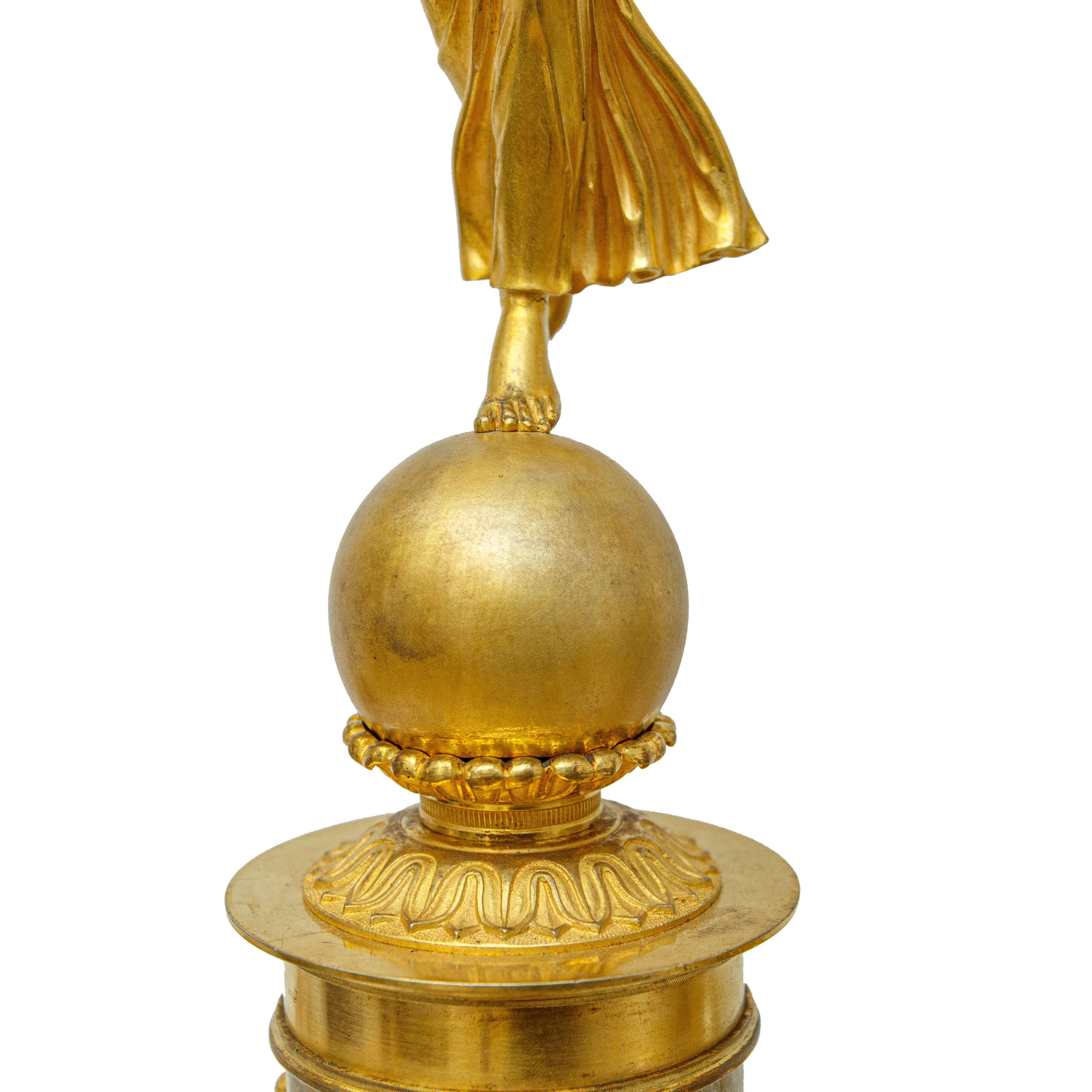 Coppia di Candelabri a Quattro Luci in Bronzo Dorato. Francia, Secolo XIX