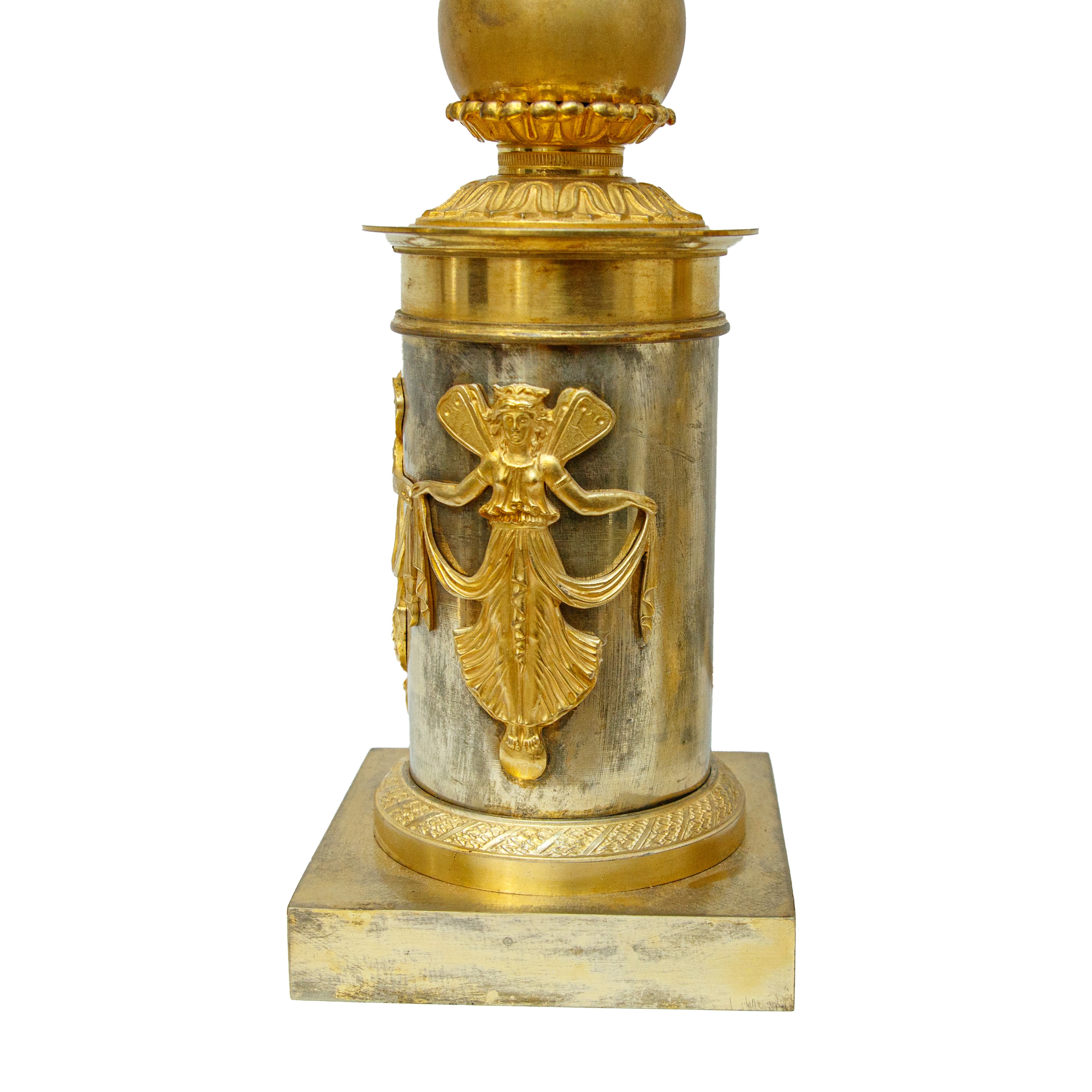 Coppia di Candelabri a Quattro Luci in Bronzo Dorato. Francia, Secolo XIX