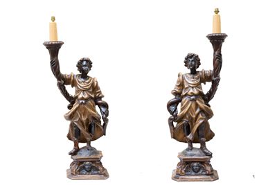 Coppia di Figure Reggitorcia in Legno Intagliato e Dorato. Secolo XVIII