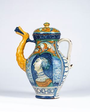 A polychrome maiolica ewer with cover. Castelli manufacture, half 16th century