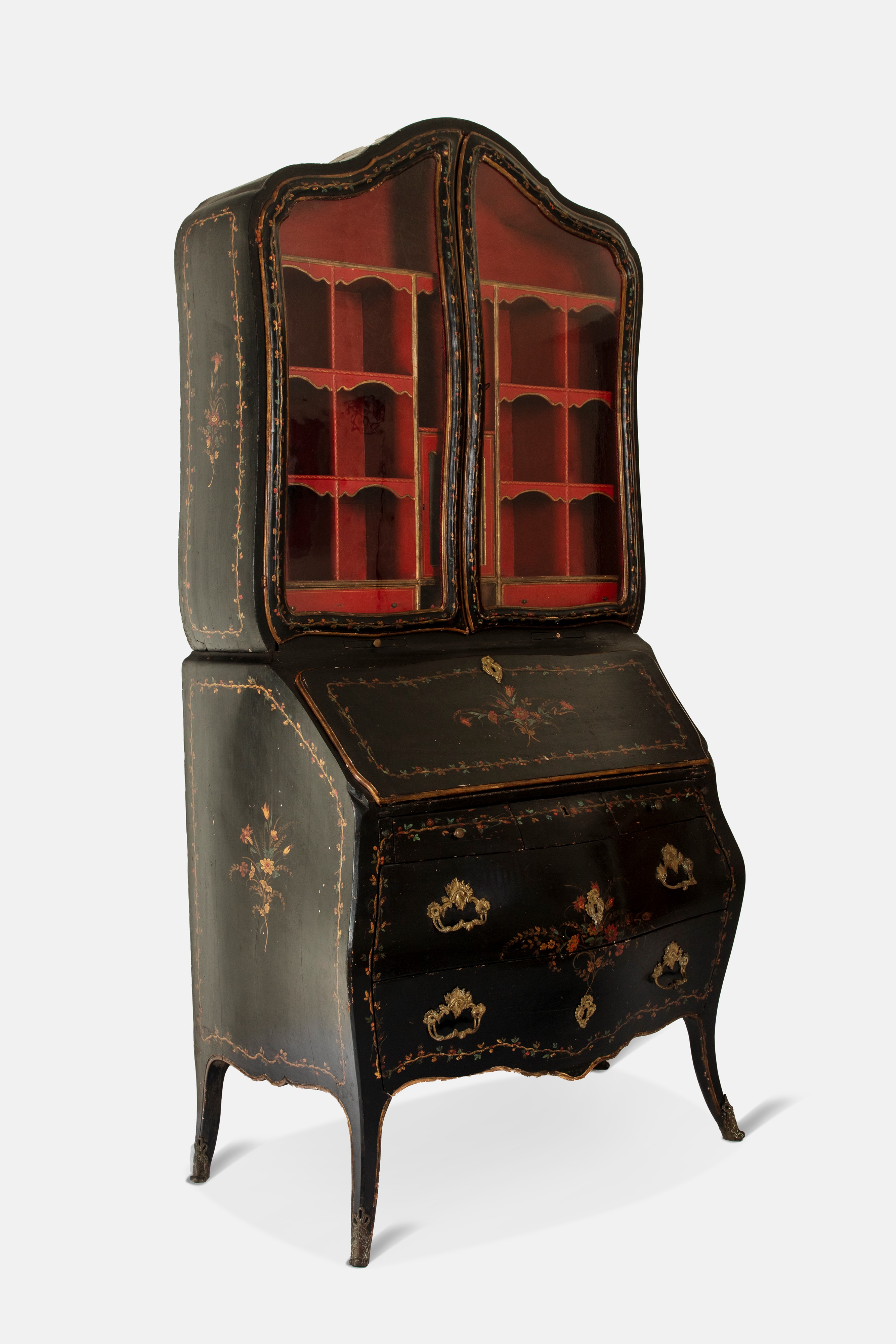 Trumeau laccato a fondo nero e rosso decorato a motivi floreali. Genova, XVIII secolo