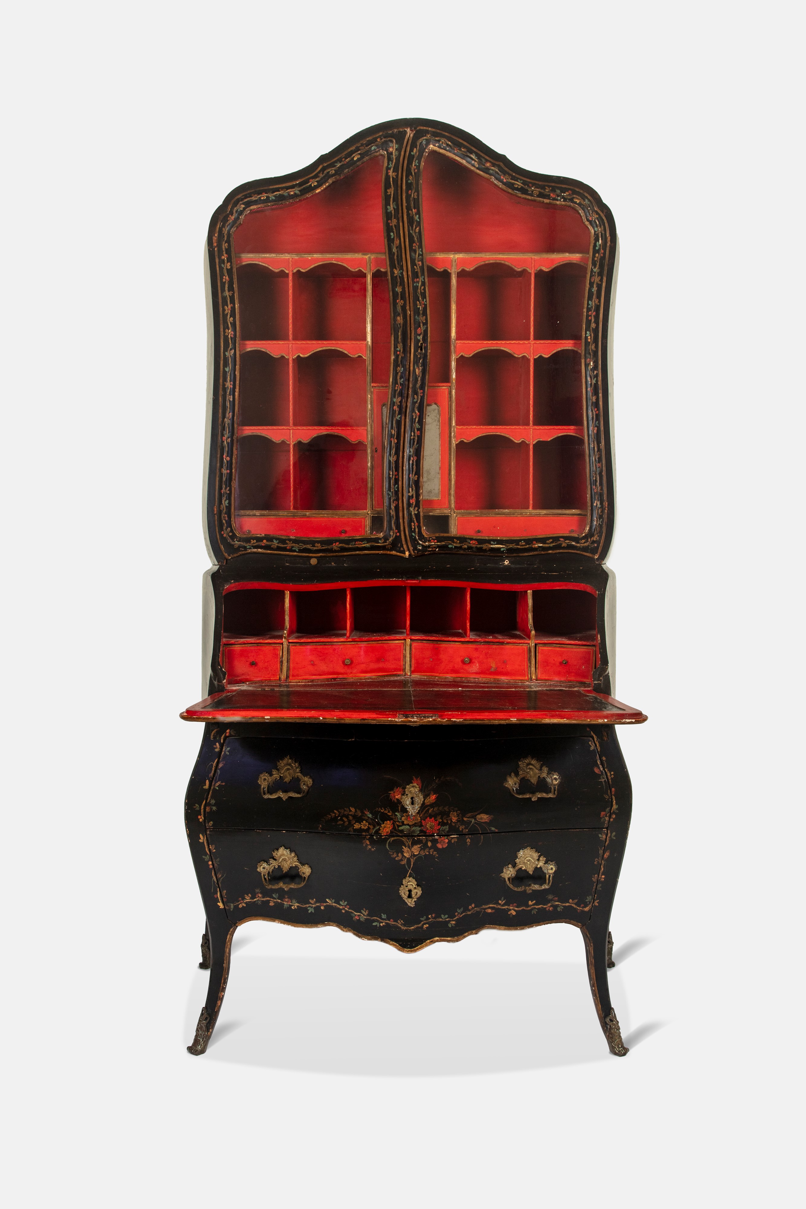 Trumeau laccato a fondo nero e rosso decorato a motivi floreali. Genova, XVIII secolo