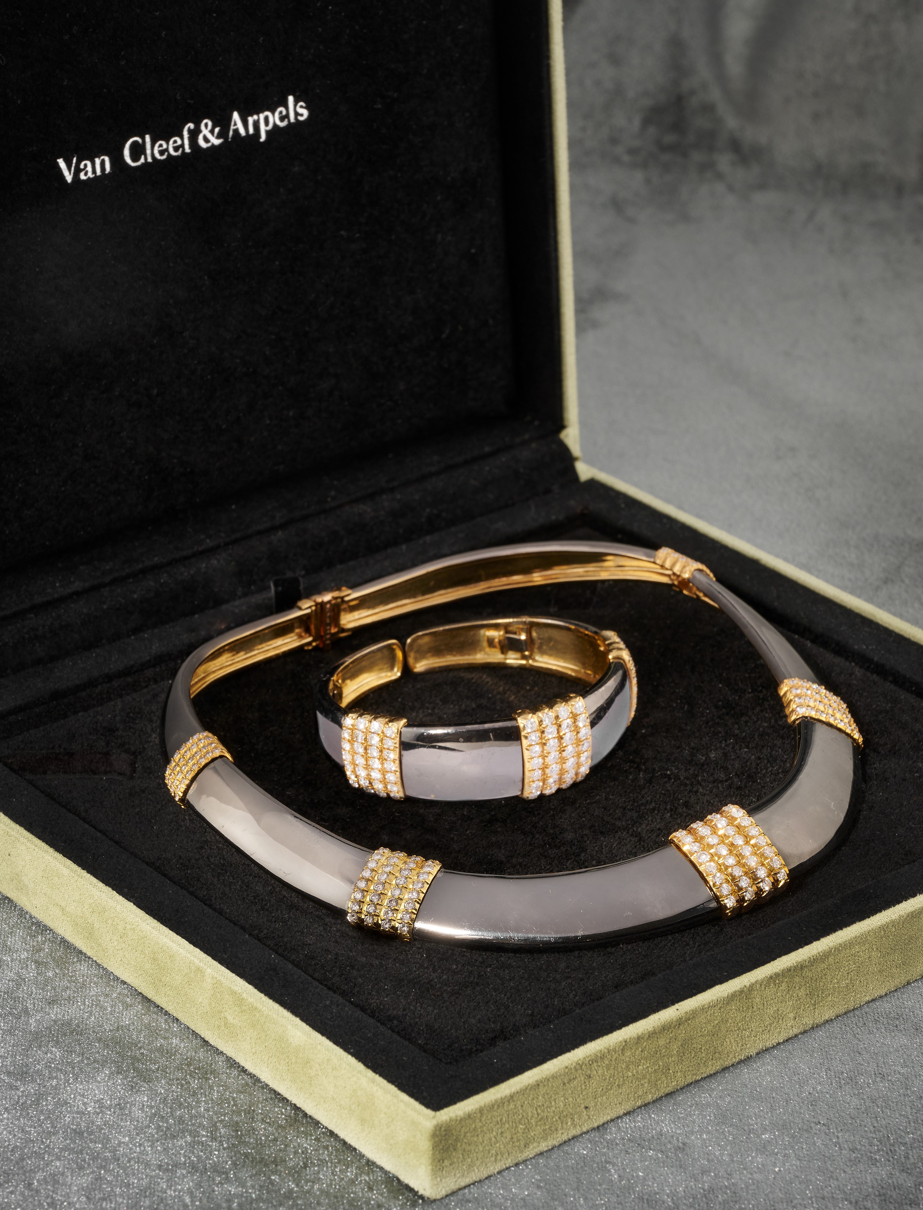 Demi parure con diamanti