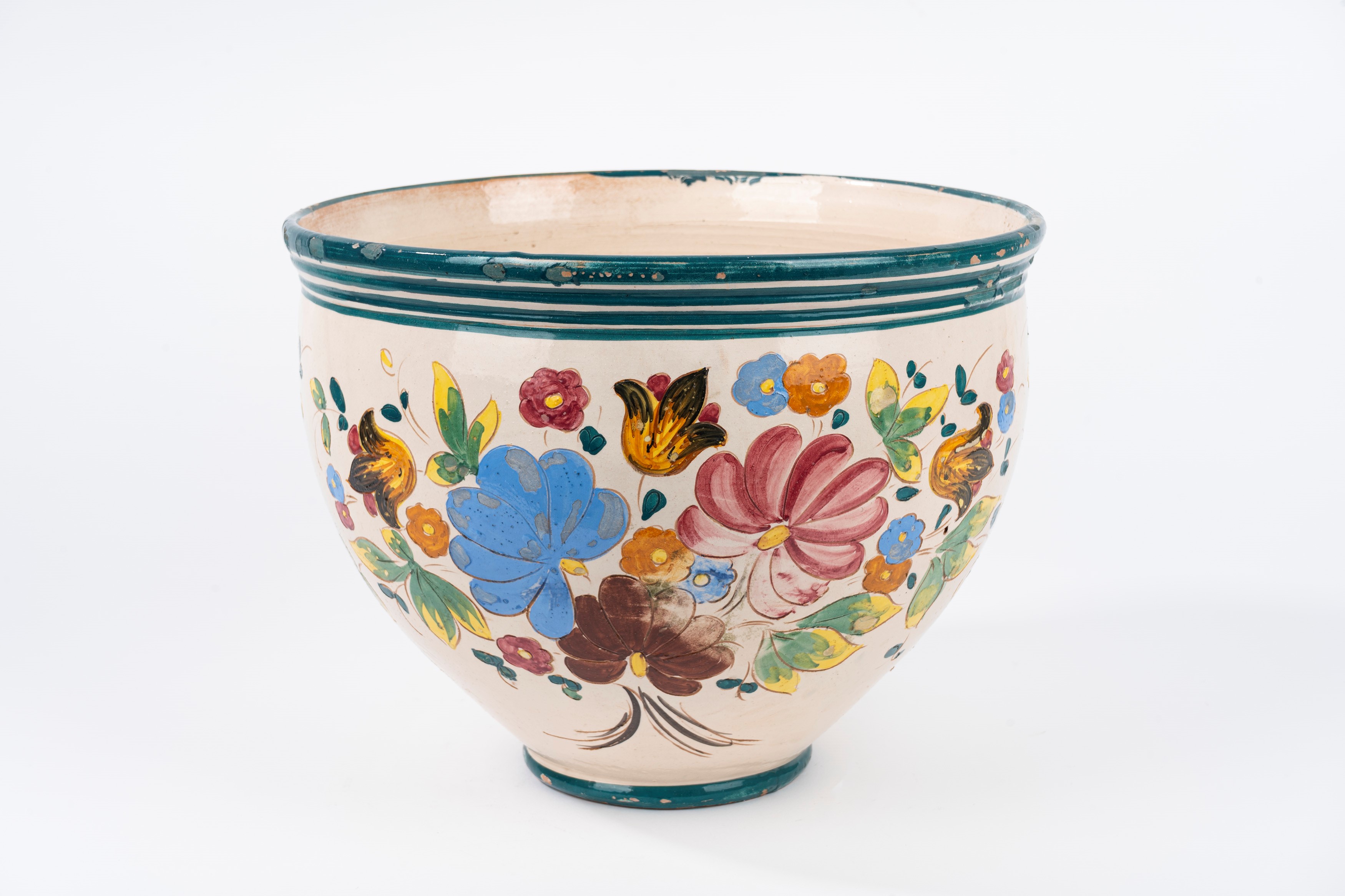 Gualdo Tadino, Vaso cache-pot in ceramica policroma decorato a motivi floreali