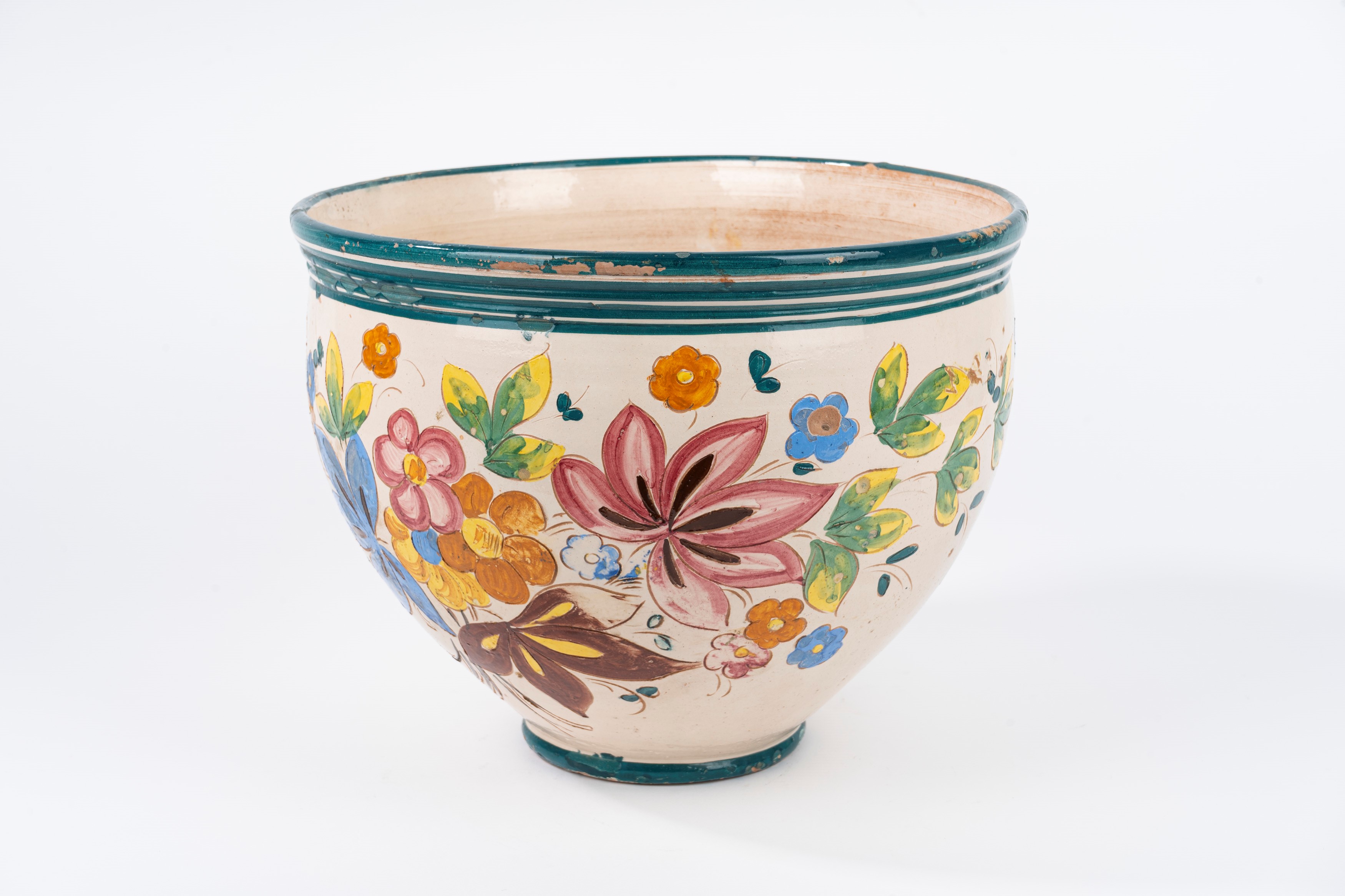 Gualdo Tadino, Vaso cache-pot in ceramica policroma decorato a motivi floreali