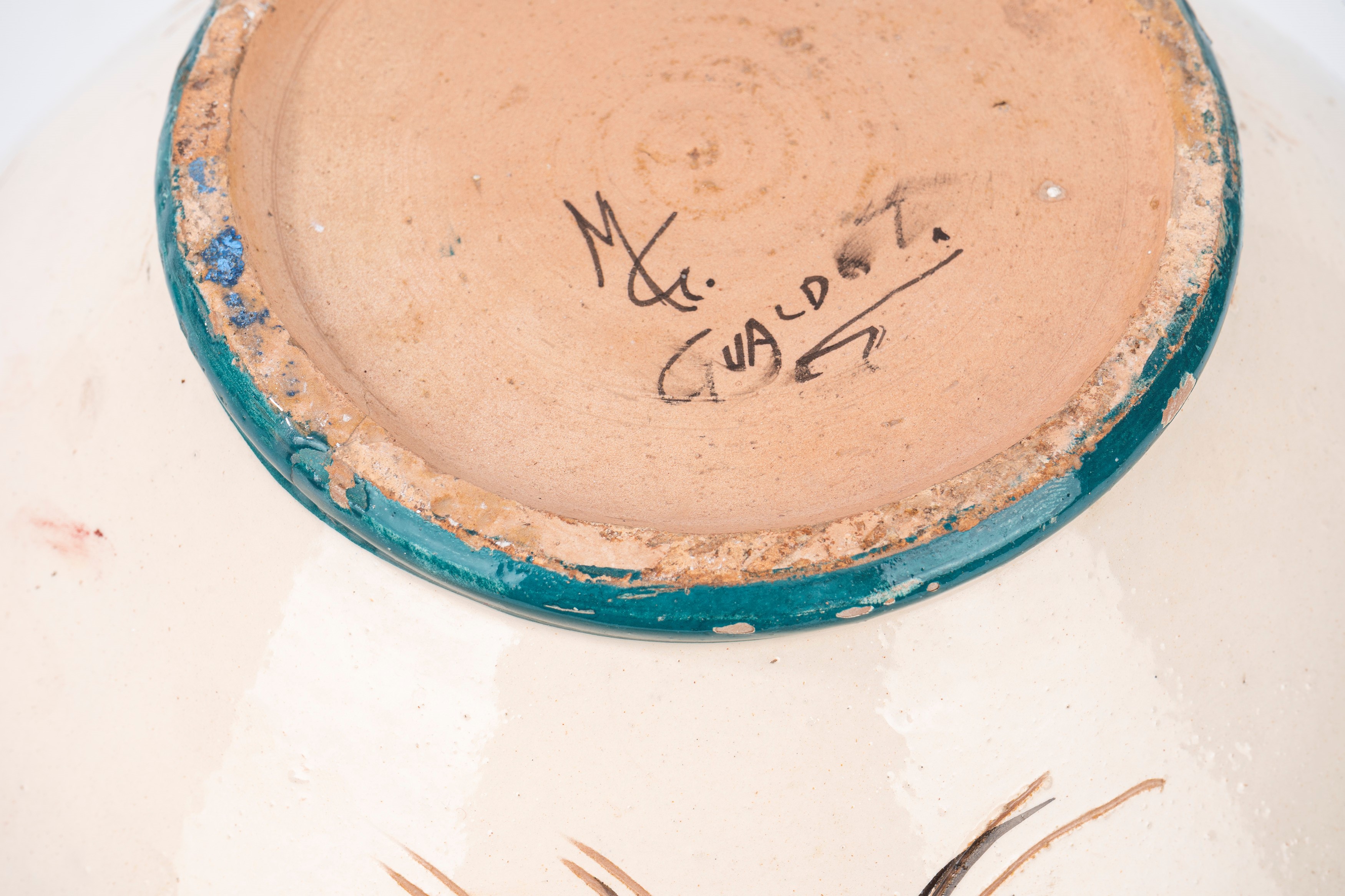 Gualdo Tadino, Vaso cache-pot in ceramica policroma decorato a motivi floreali