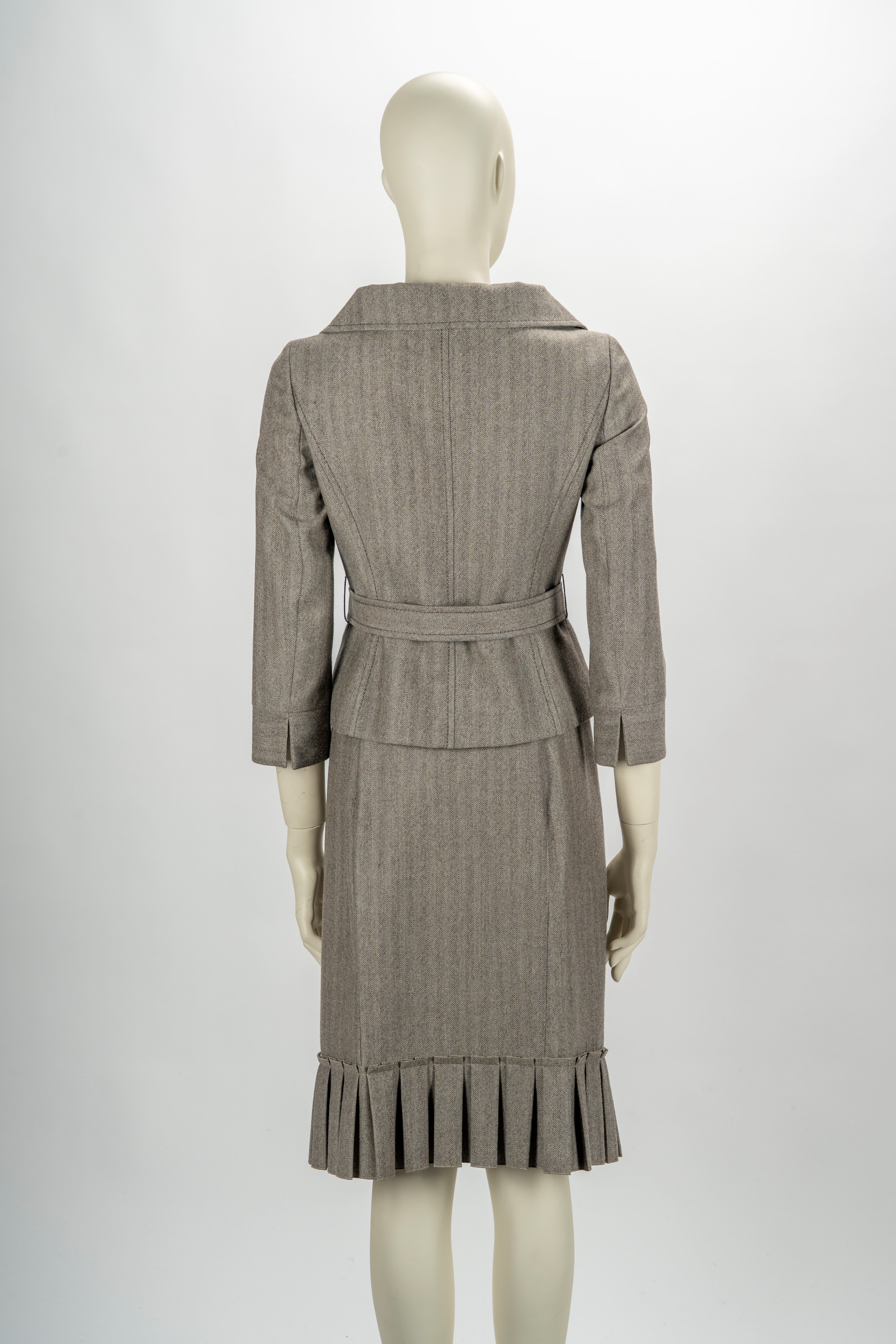 Valentino - Tailleur in lana a spina di pesce con giacca e gonna