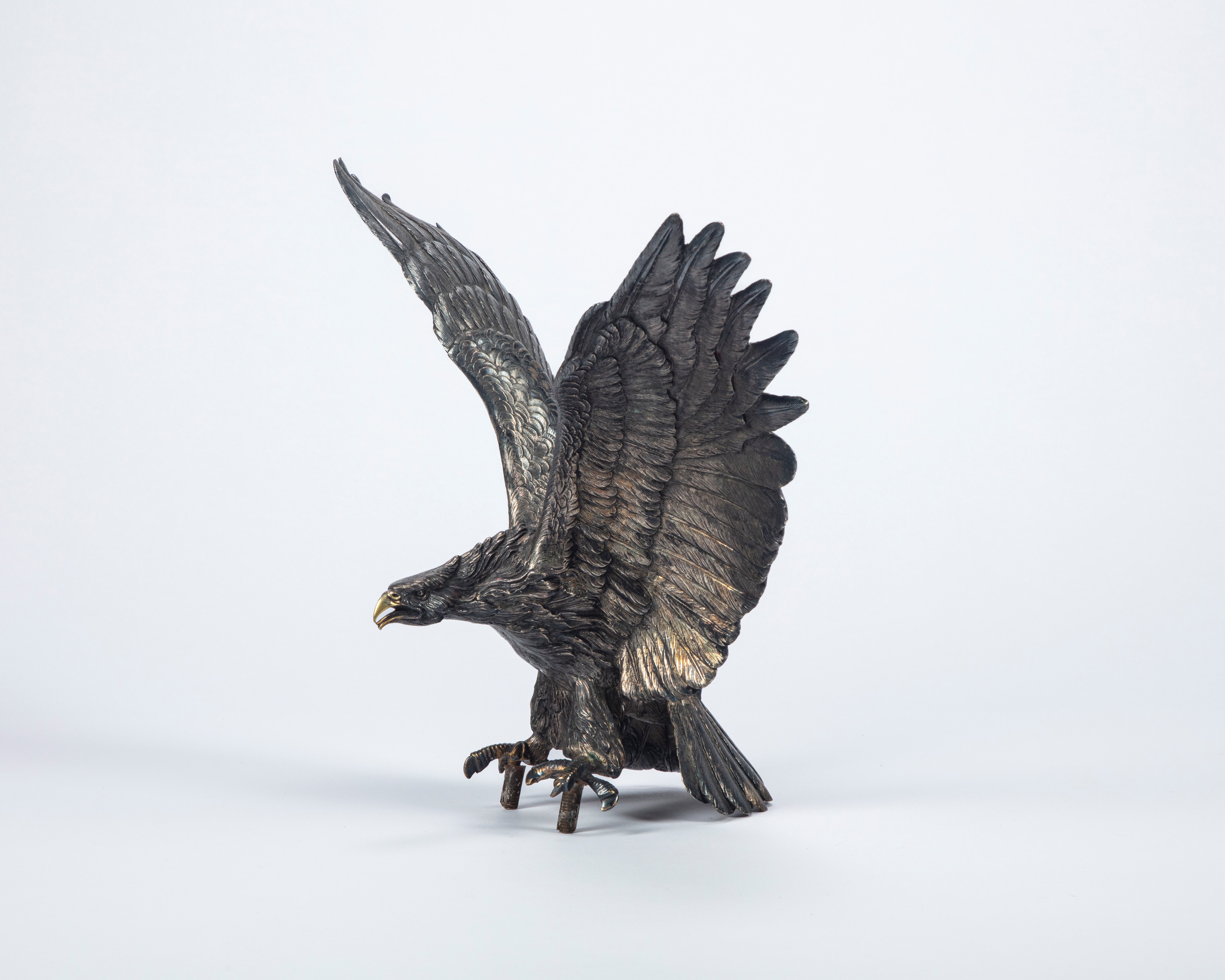 Aquila Ad Ali Spiegate in Argento Sbalzato con Piumaggio Realisticamente Cesellato