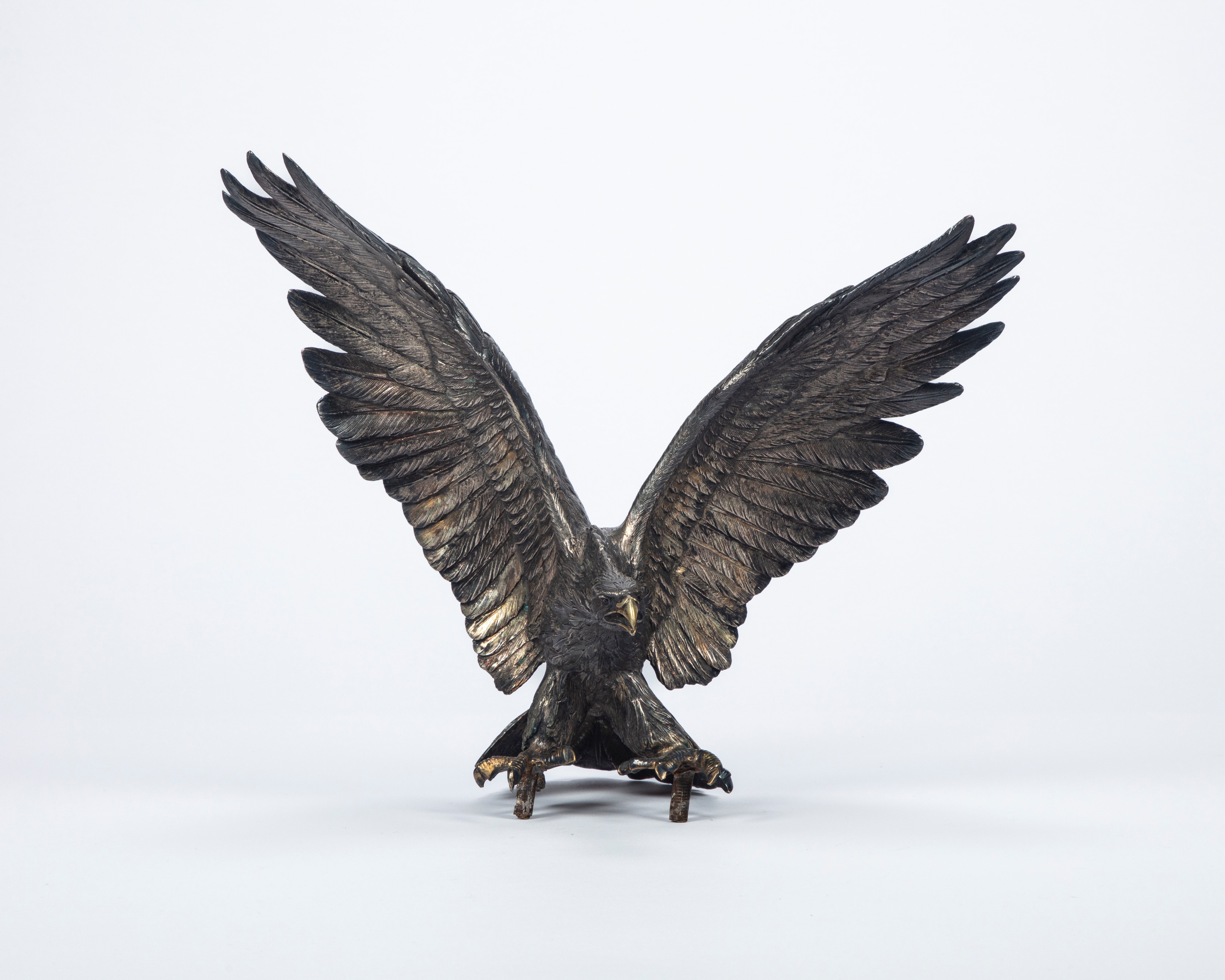 Aquila Ad Ali Spiegate in Argento Sbalzato con Piumaggio Realisticamente Cesellato