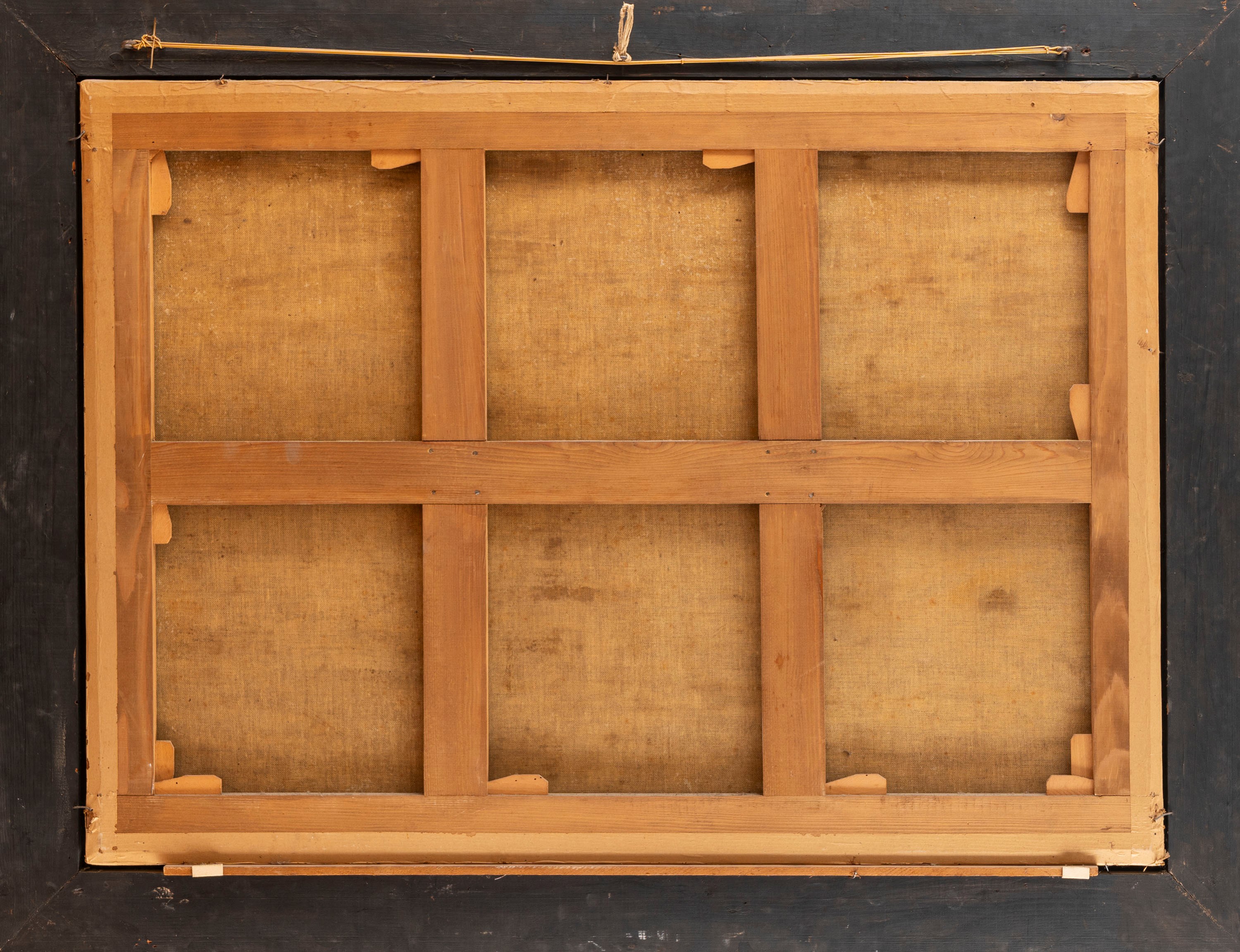 Paesaggio fluviale con pescatore in riva