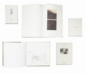 Giorgio Ciam presenta teatri scultura, [Torino], Rinaldo Marcori, [stampa: Arti Grafiche Giacone], 1972, 22,2x22,6 cm, legatura editoriale cartonata, pp. [74].