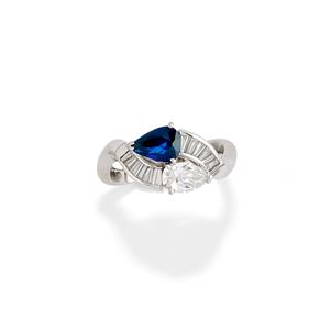Sapphire and diamond contrariè ring