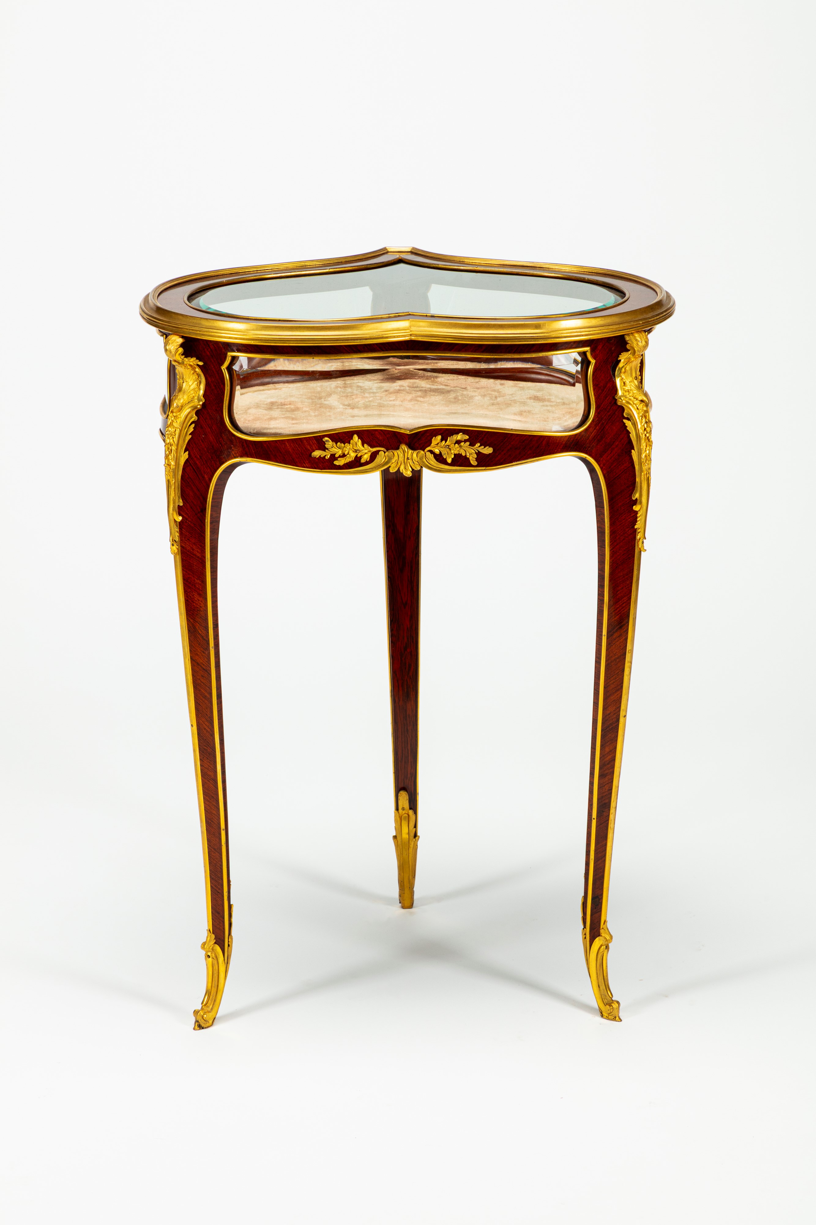 Tavolino a Vetrina a Forma di Cuore Montato con Bronzi Dorati di Joseph-emmanuel Zwiener, Francia...