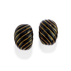 Orecchini con smalto