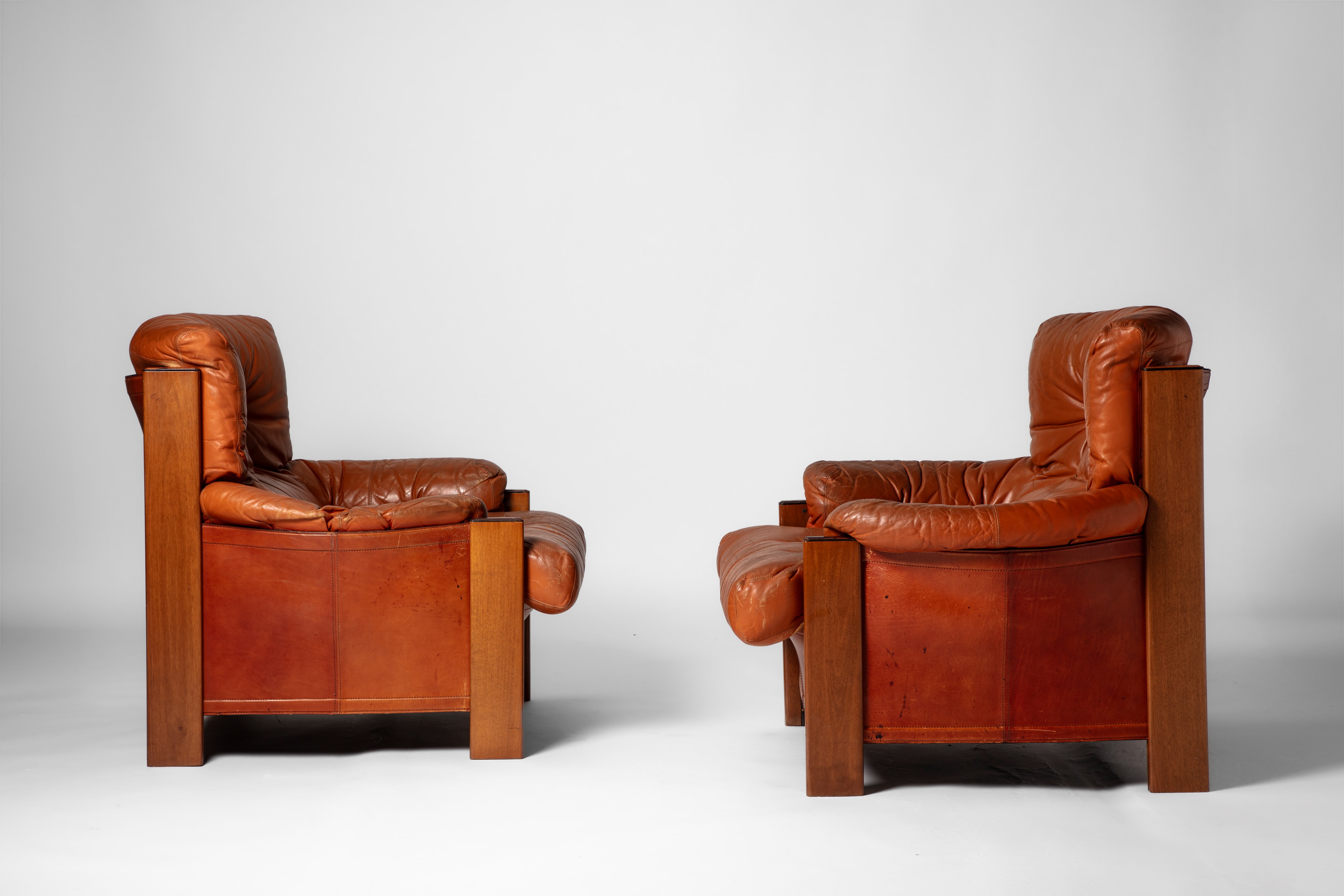 Coppia di poltrone bergère, serie Artona