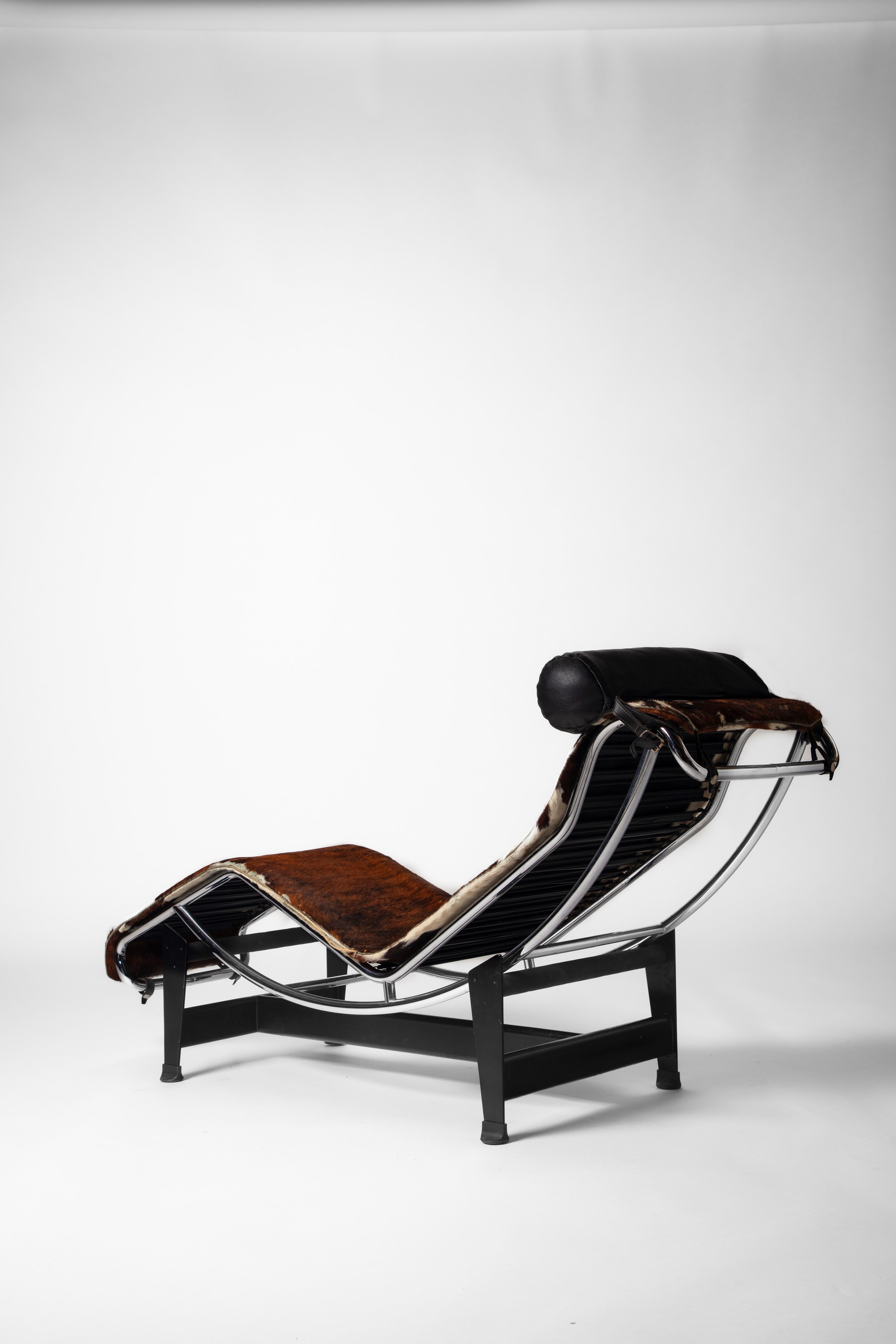 Le Corbusier, Charlotte Perriand, Pierre Jeanneret - Chaise Longue, Modello No. Lc4