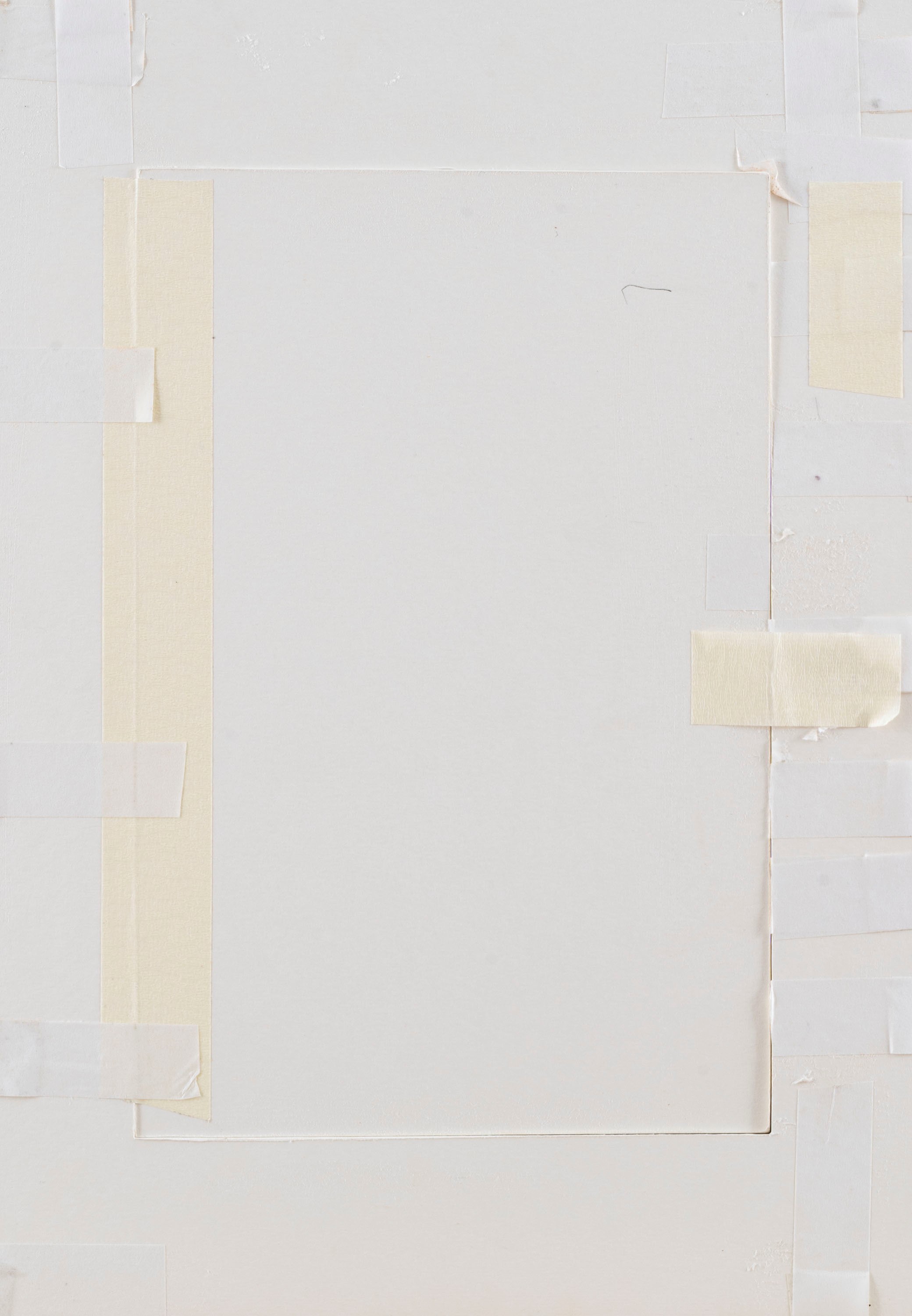 Rose, tulipani, narcisi e altri fiori in un vaso