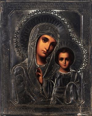 Icona raffigurante Madonna di Kazan, tempera su tavola con riza in argento. Russia, inizio secolo XX