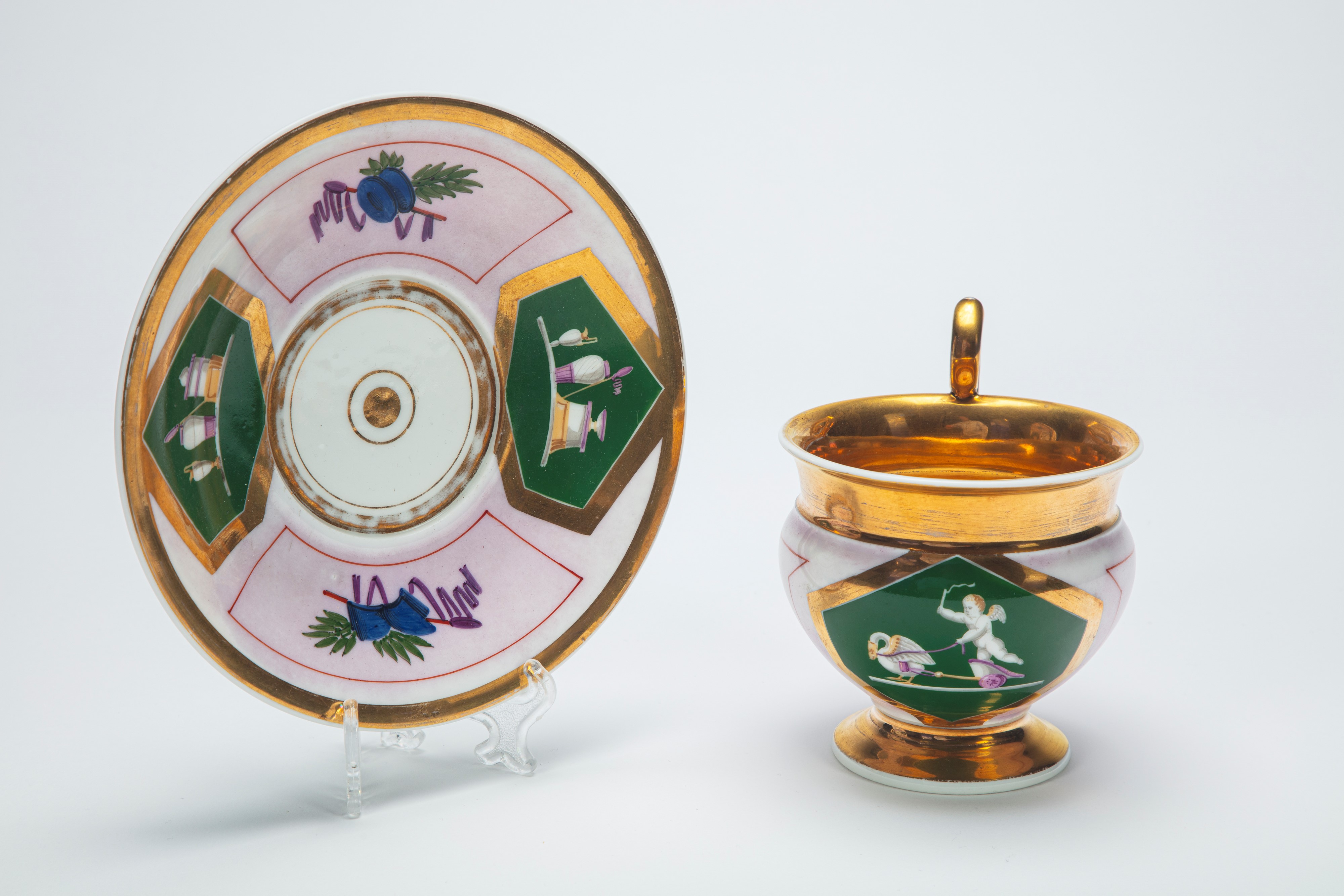 Parigi, tazza con piatto in porcellana, prima metà del XIX secolo