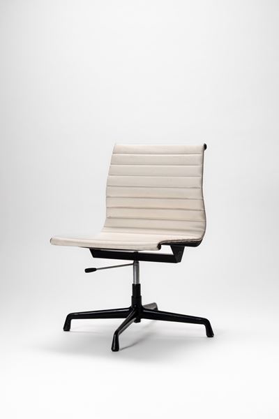 Sedia della Serie Aluminium Chair Modello No. Ea 101