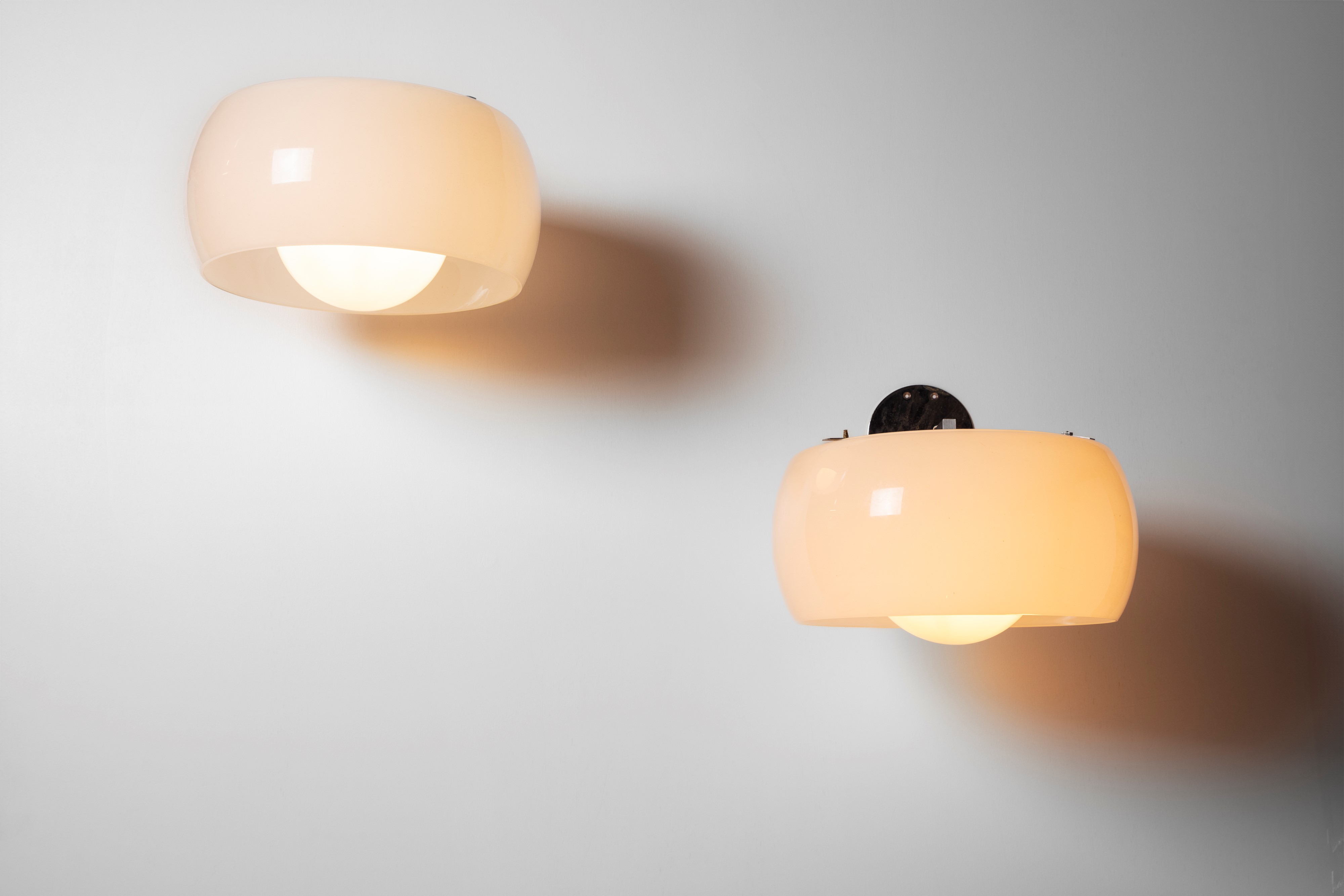 Coppia di lampade da parete della serie Clinio