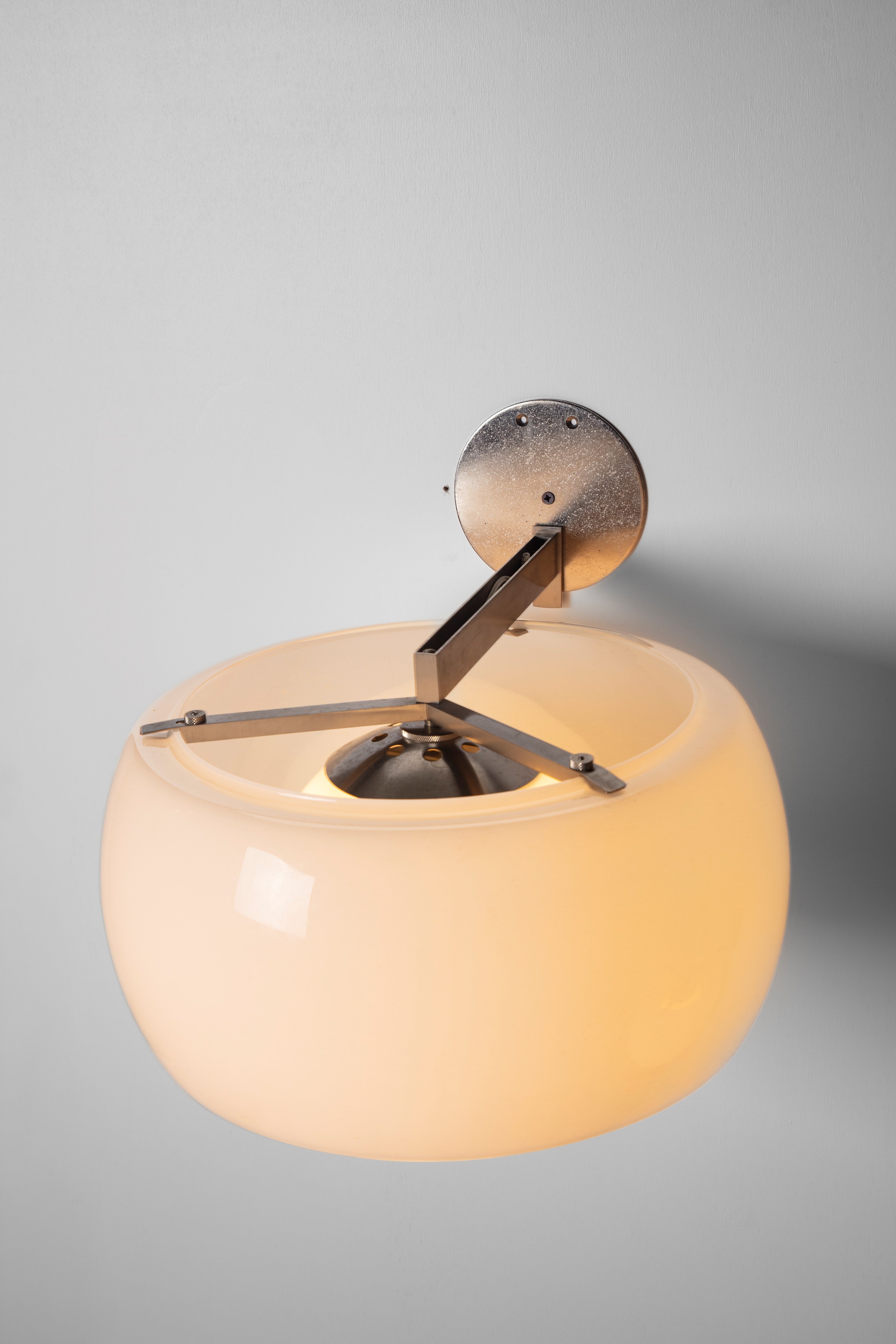 Coppia di lampade da parete della serie Clinio