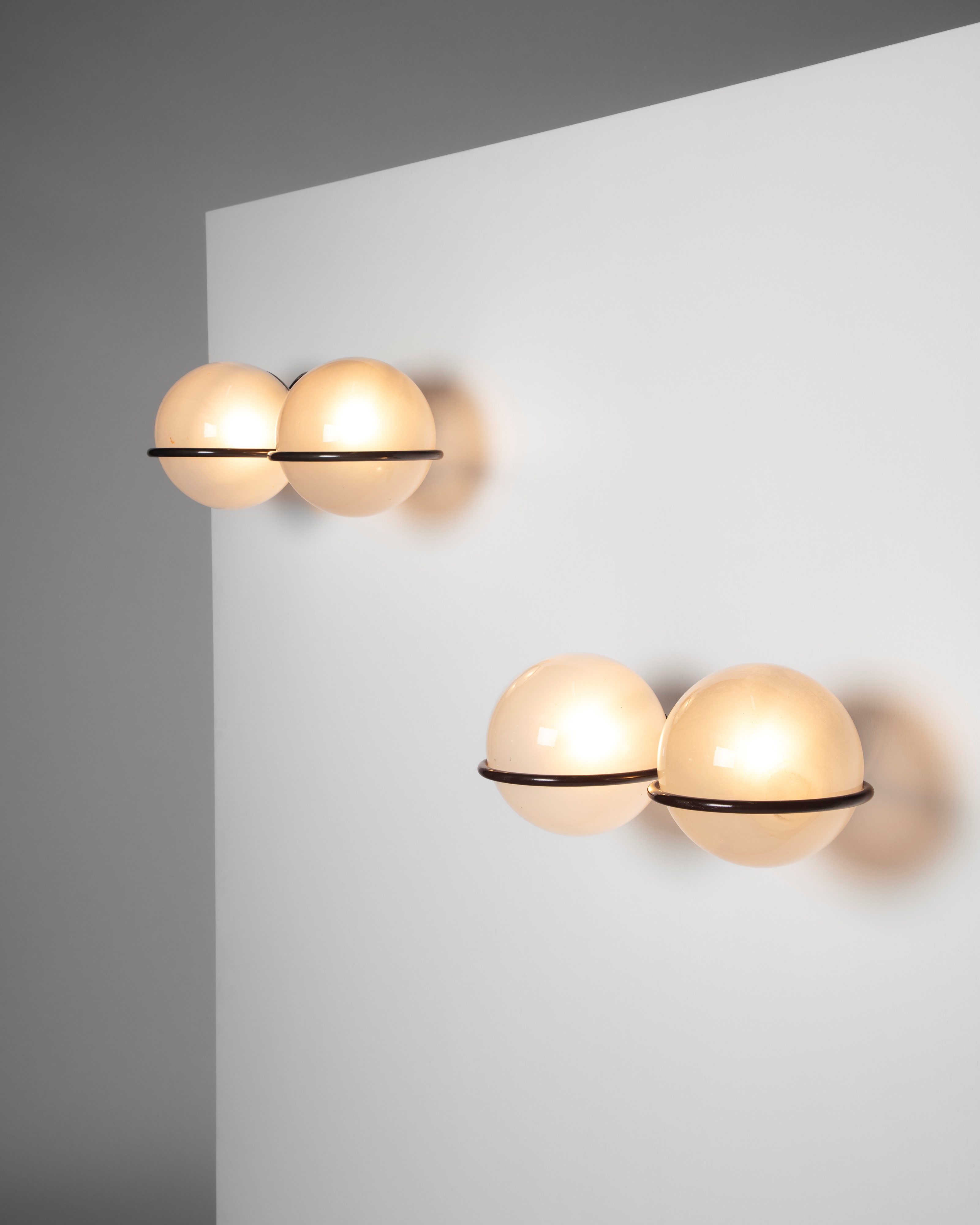 Coppia di lampade da parete, modello no. 237