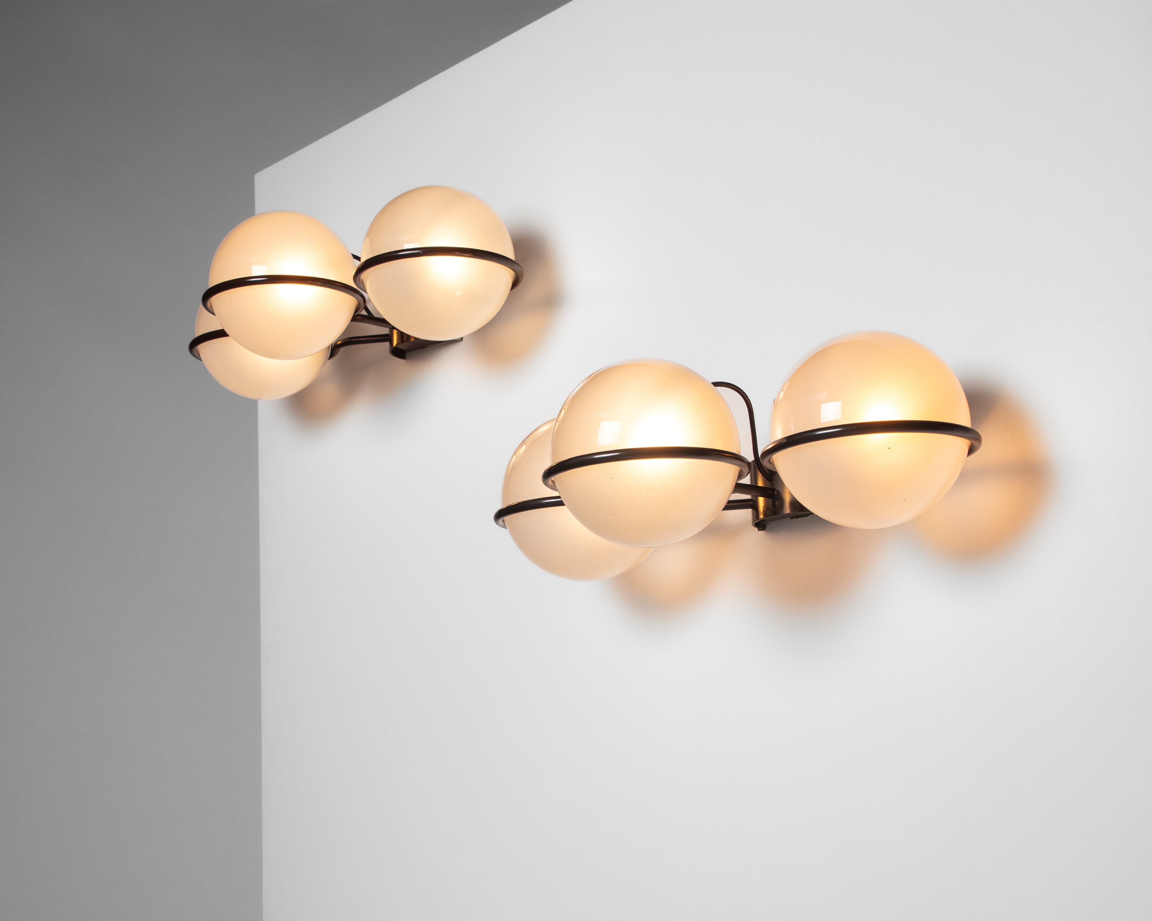 Coppia di lampade da parete, modello no. 237