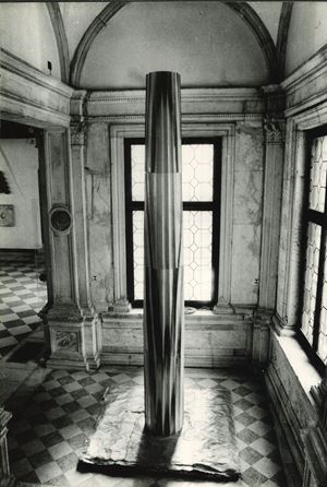 Luciano Fabro &quot;Esprit de finesse, esprit de geometrie&quot;, Colonna