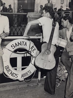 Genova, partono gli emigranti