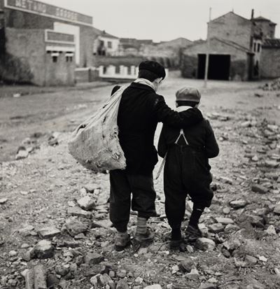 Senza titolo (Bambini, periferia di Comacchio), stampa alla gelatina ai sali d'argento