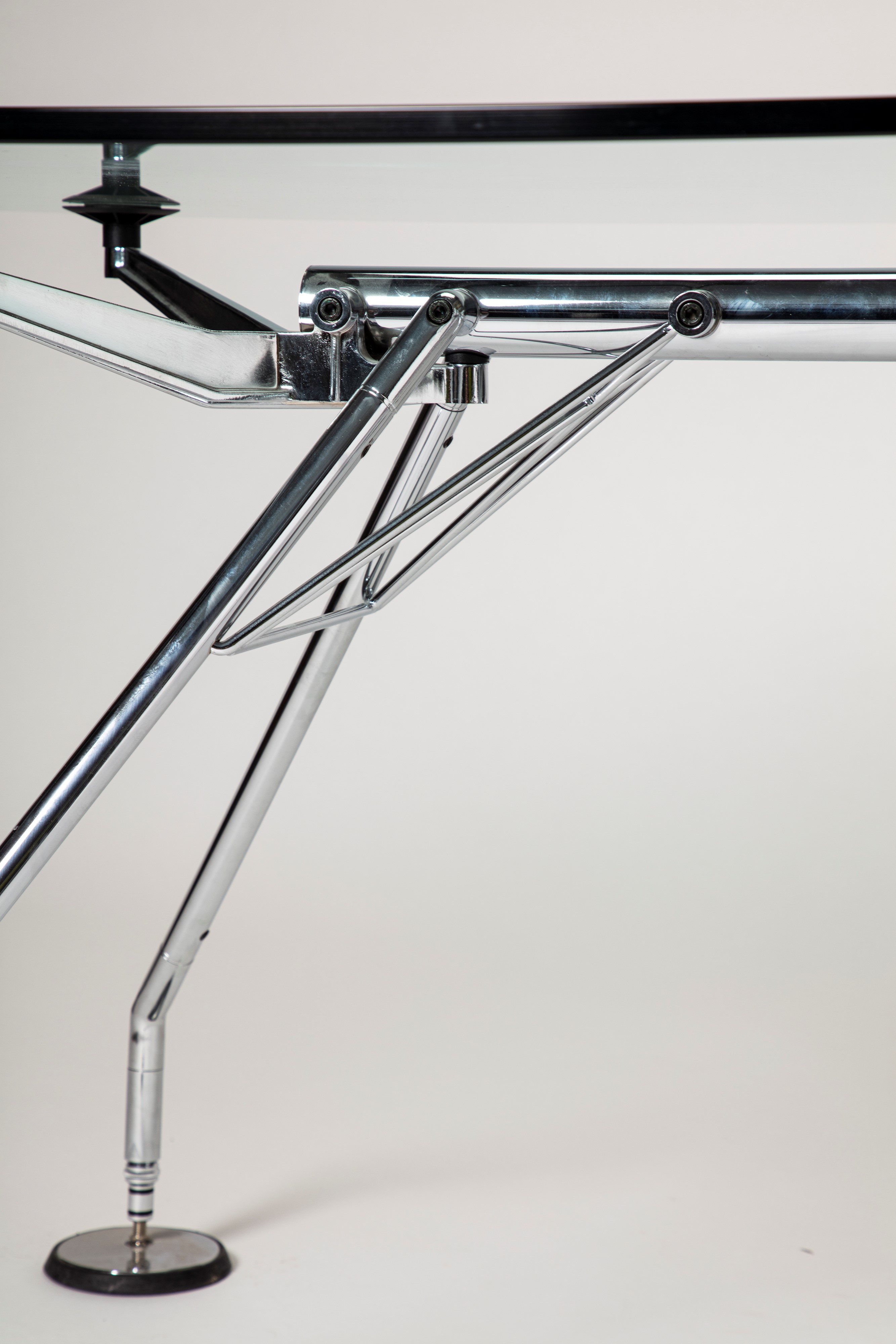 Tavolo modello Nomos