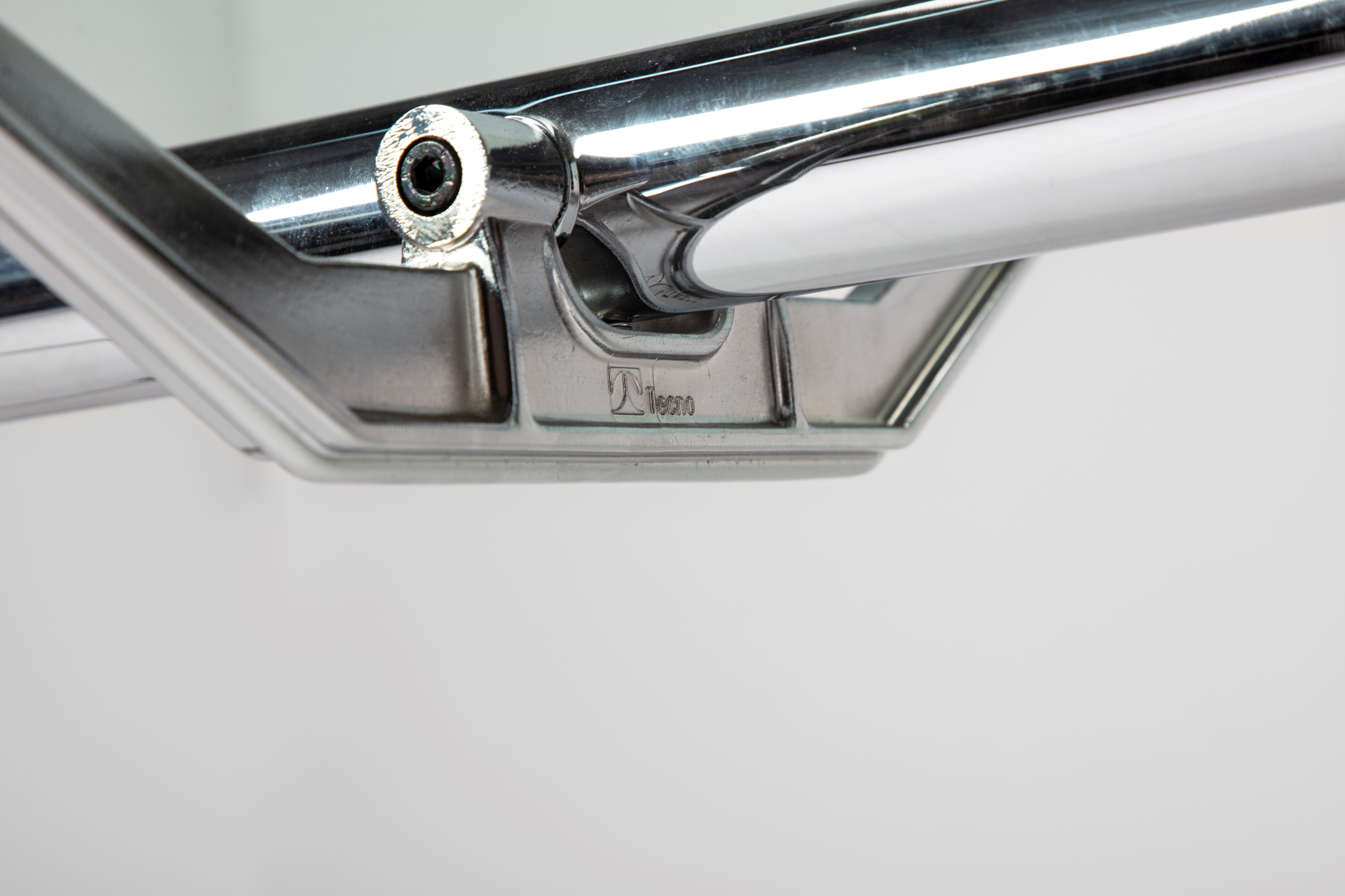 Tavolo modello Nomos