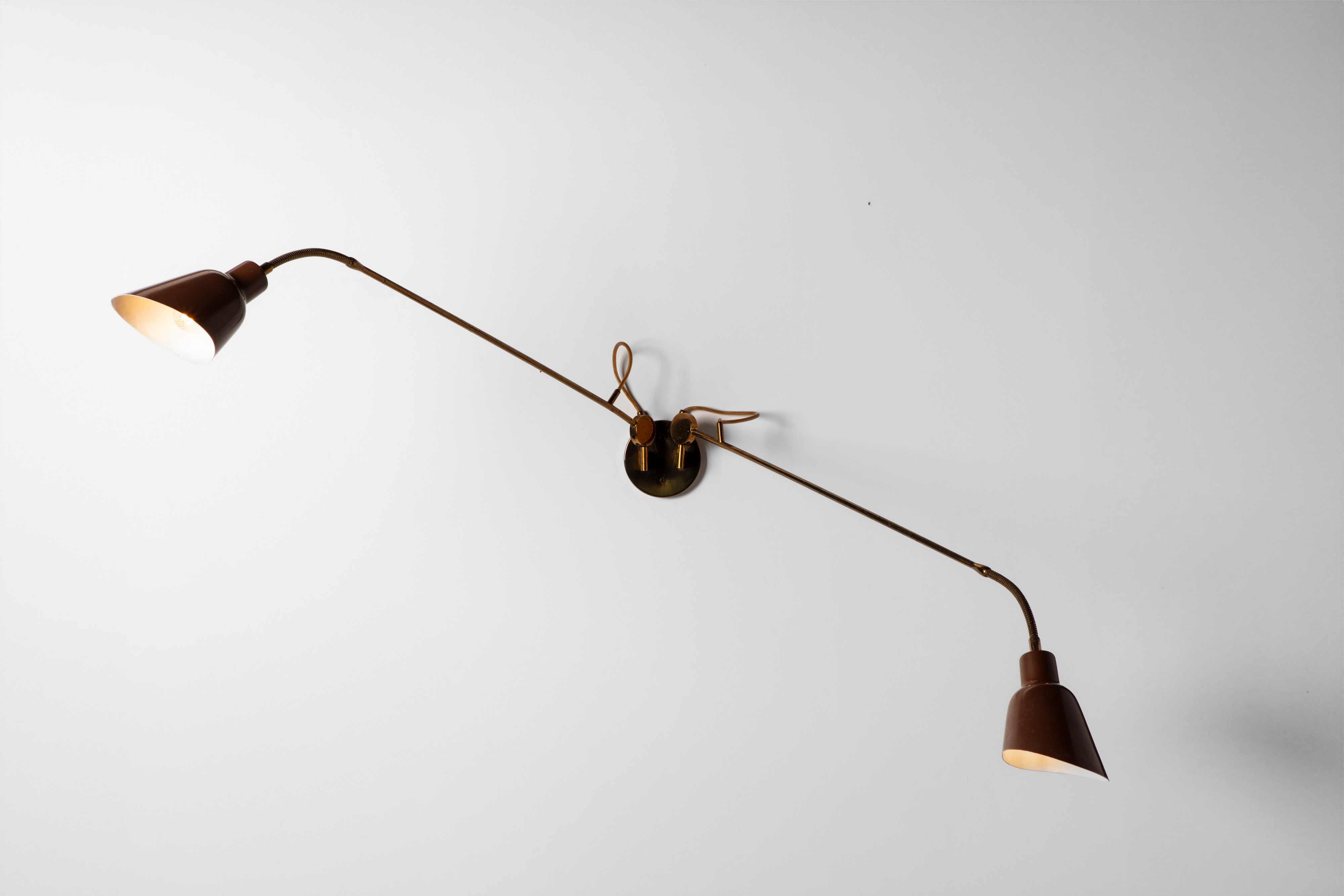 Lampada da parete orientabile