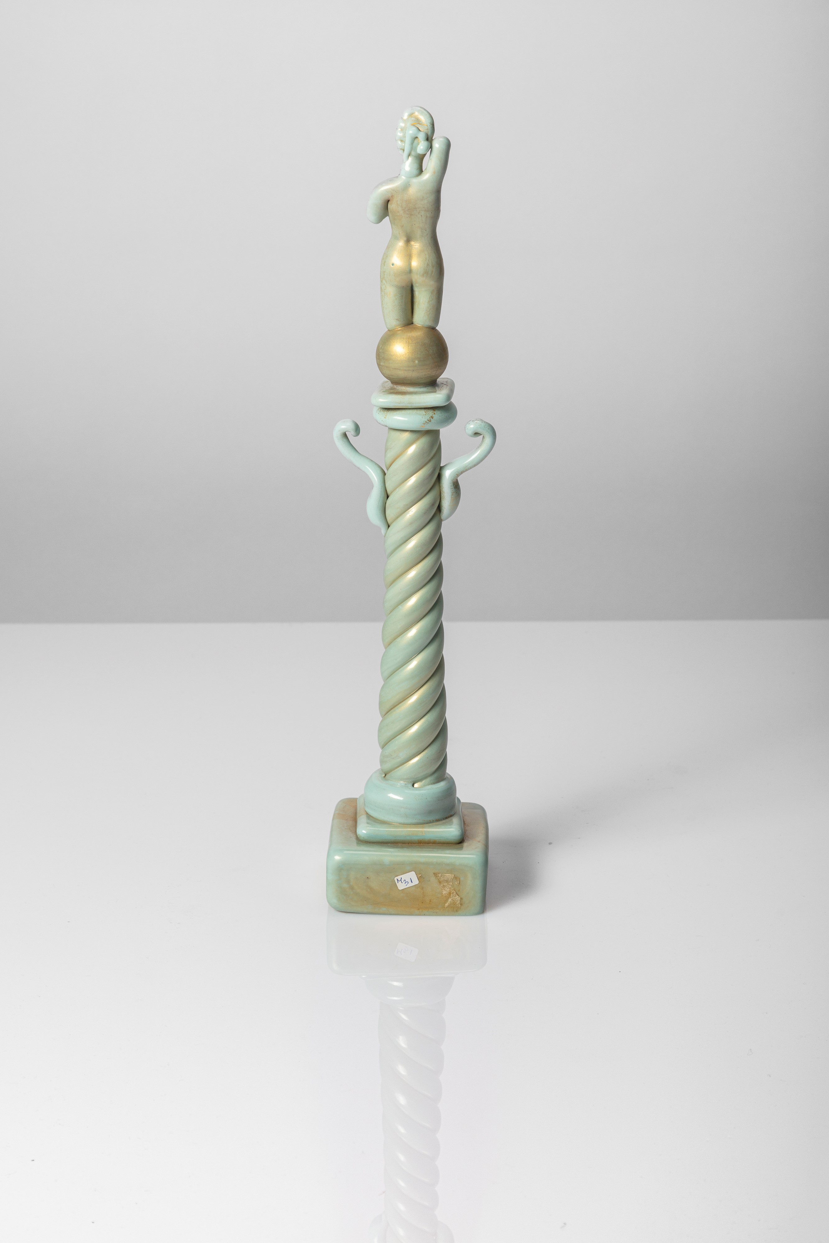 Figura su colonna a torciglione