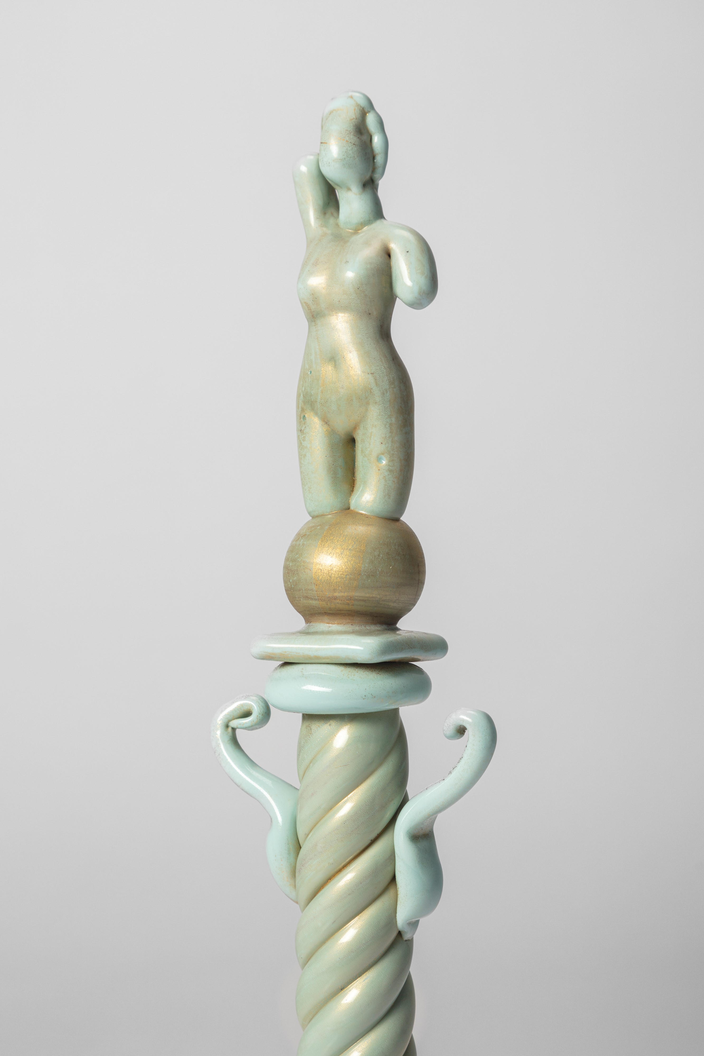 Figura su colonna a torciglione