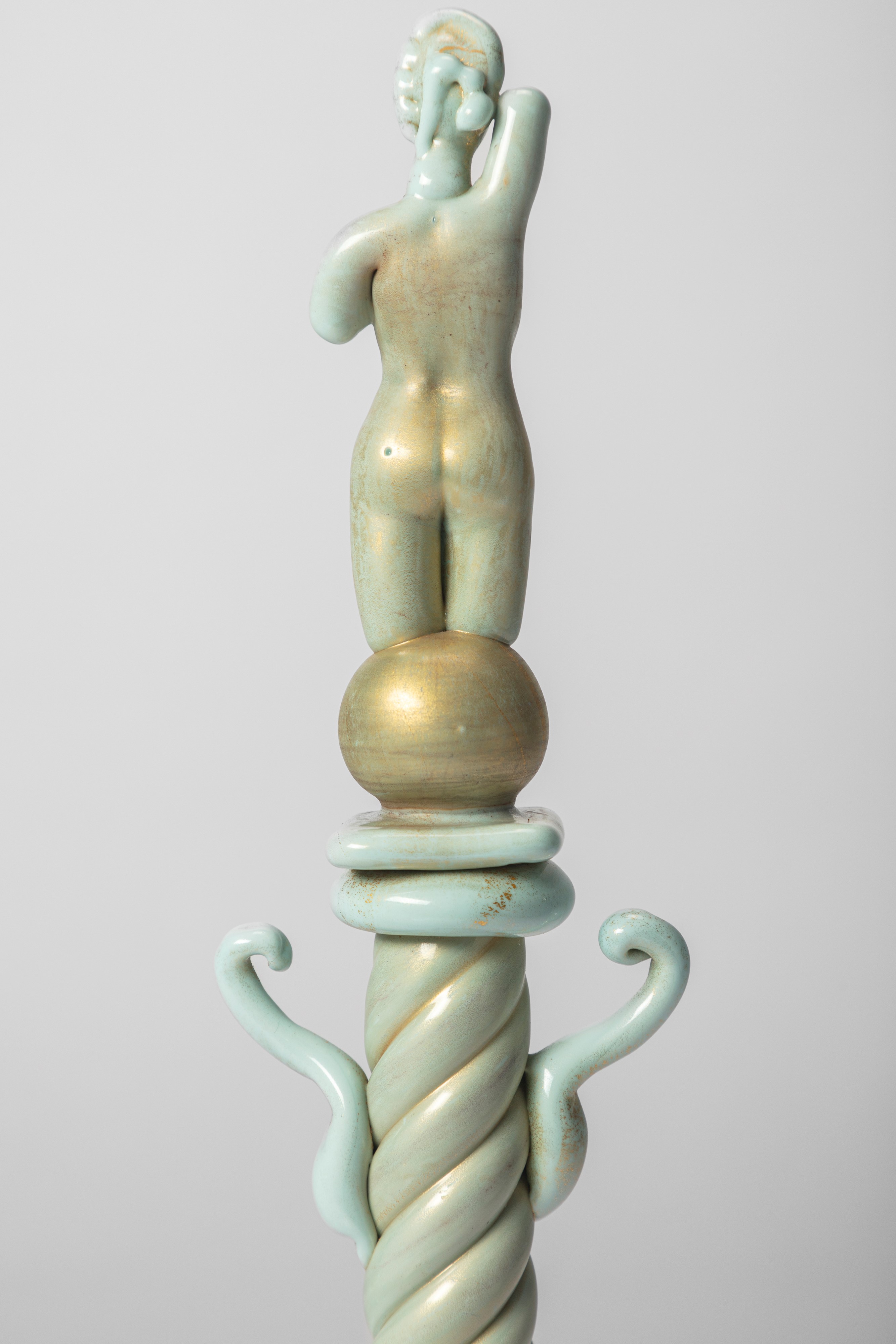 Figura su colonna a torciglione