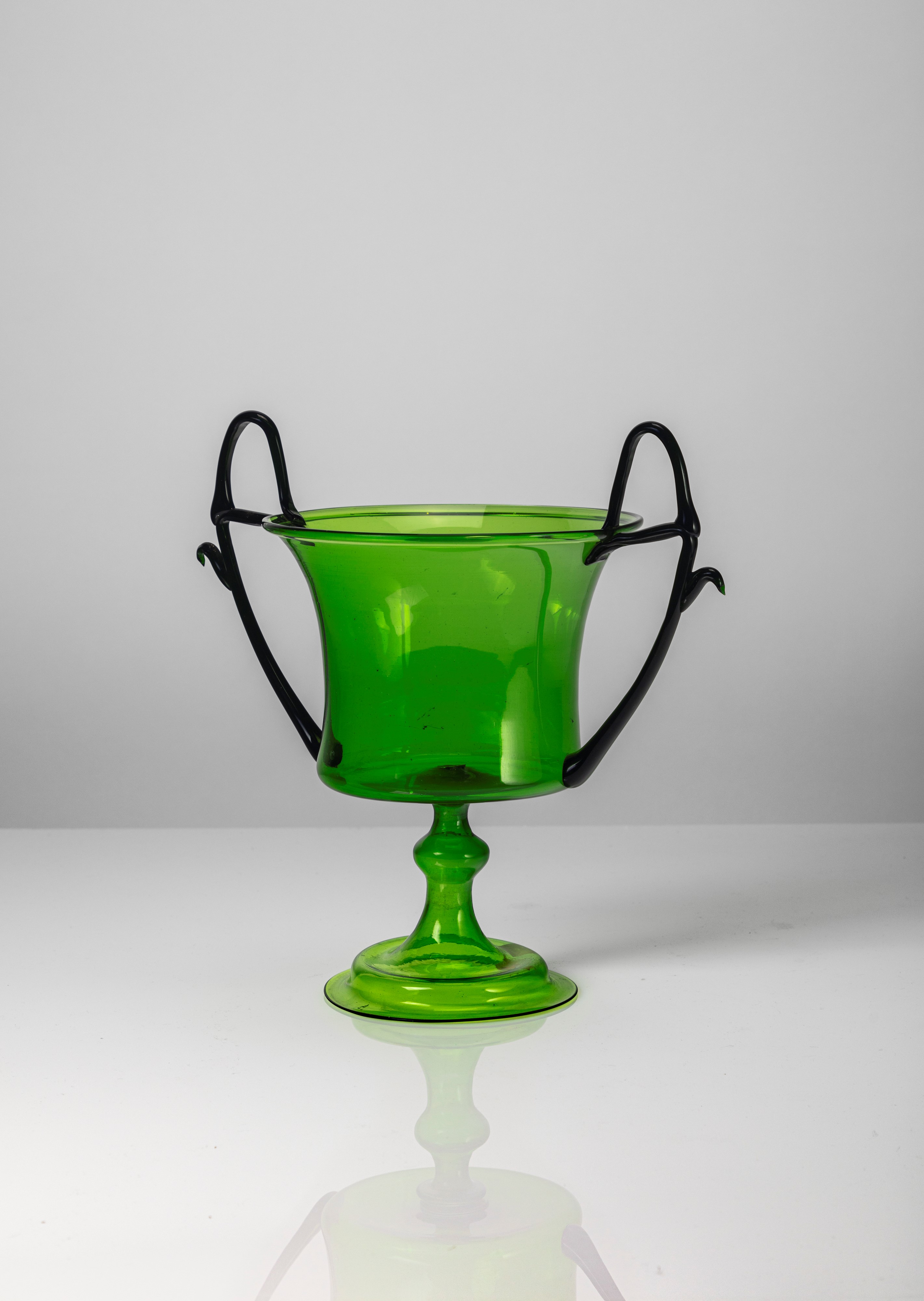 Coppa con anse applicate