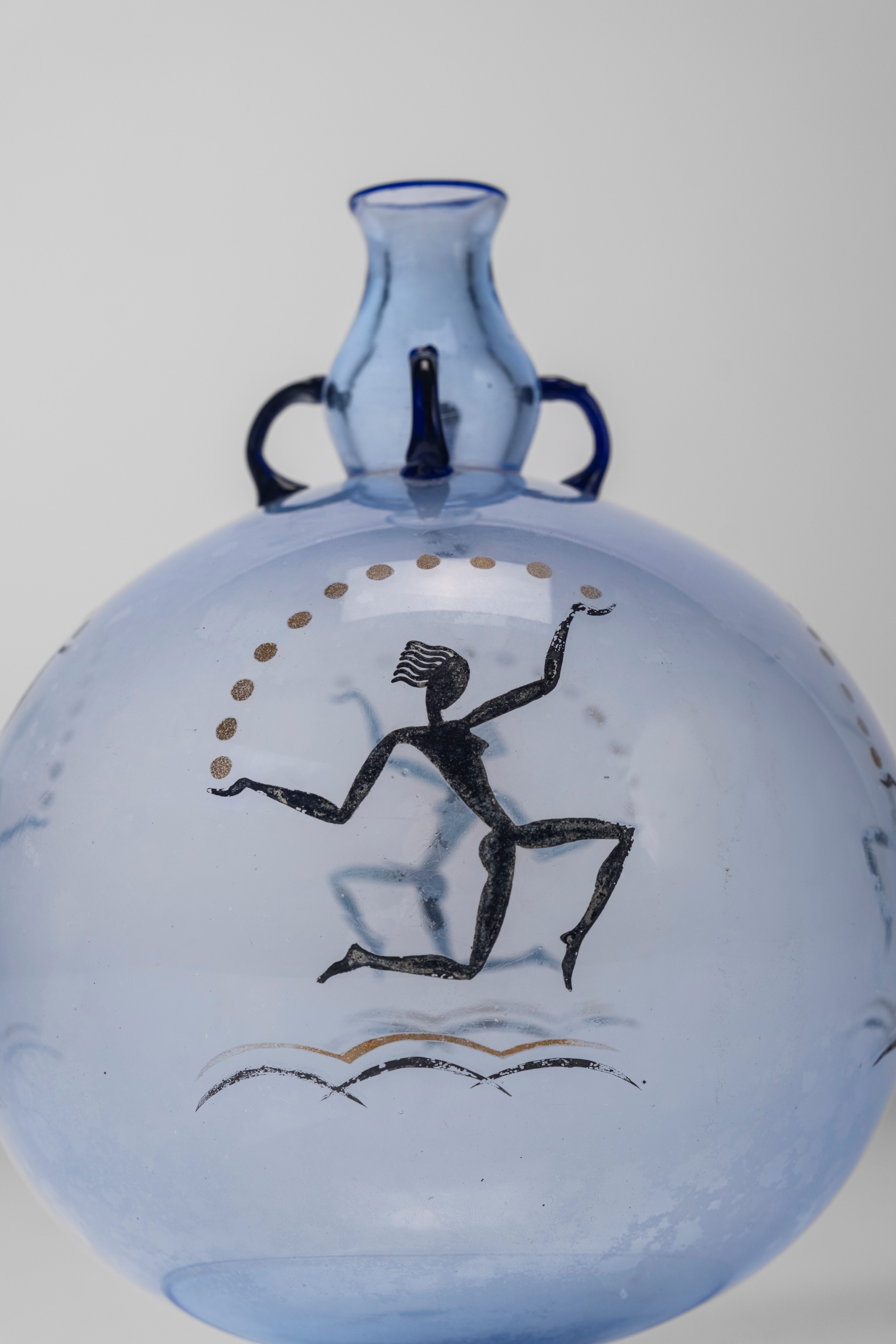 Rara bottiglia con decoro di Guido Balsamo Stella